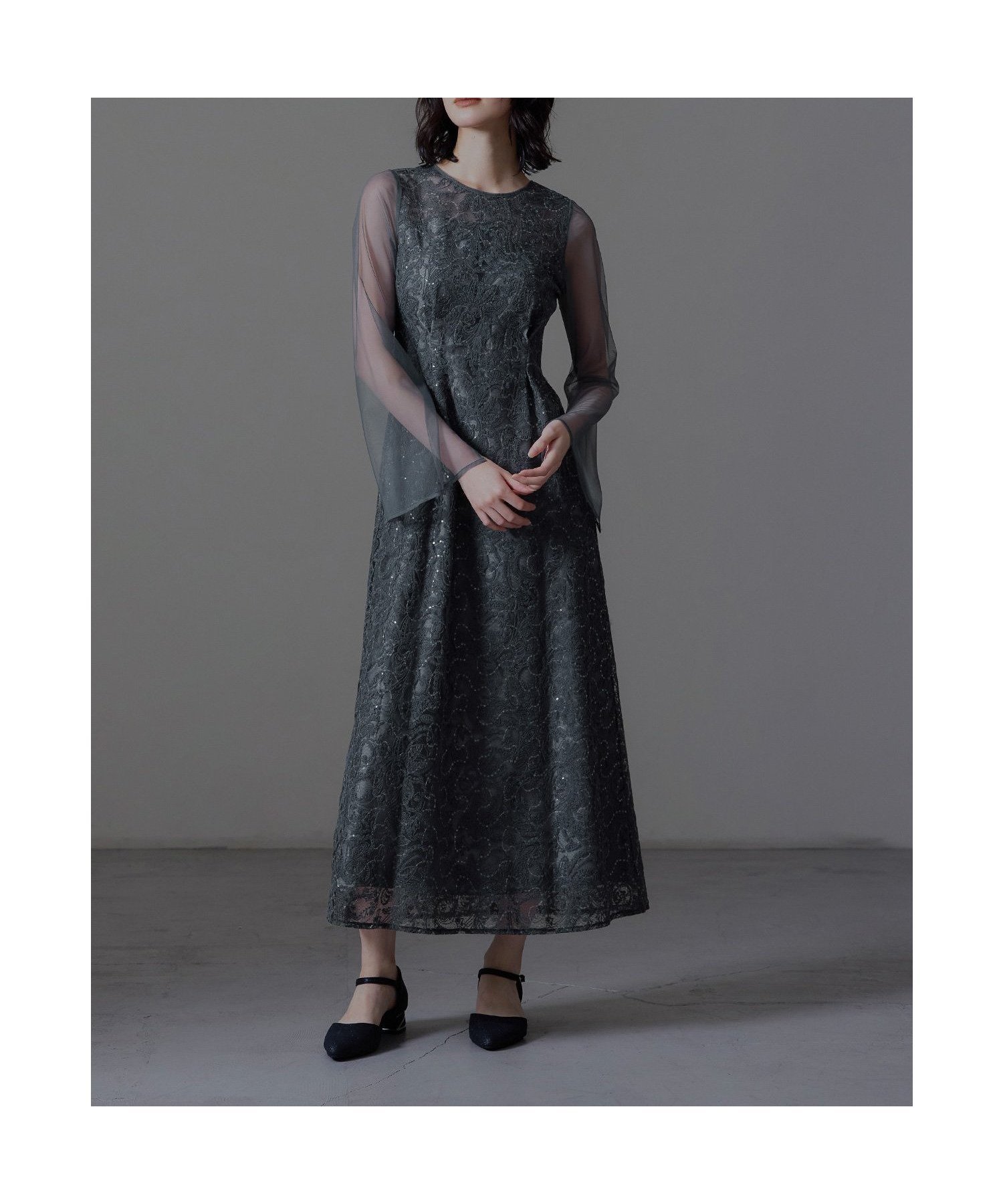 【ビーフラット/bflat】のリーフエンブロイダリーバックデザインドレス オケージョンドレス 結婚式 二次会 インテリア・キッズ・メンズ・レディースファッション・服の通販 founy(ファニー) 　ファッション　Fashion　レディースファッション　Fashion for Women　ワンピース　Dresses　フォーマル・パーティードレス・結婚式用ドレス　Elegant & Casual Dresses　バッグ　Bags　ウェーブ　Wavy Pattern　カッティング　Cutting Detail　シンプル　Simple, Minimal　スパンコール　Sequins, Sequin Embellishment　スリット　Slit, Slit Detail　スリーブ　Sleeve, Long Sleeve / Short Sleeve　チュール　Tulip, Tulip Motif　ドレス　Dress, One-Piece　バランス　Balance, Style Balance　フェミニン　Feminine, Girly　フレア　Flare, Flared　フロント　Front, Front Design　リボン　Ribbon, Bow　リーフ　Leaf, Botanical Leaf　レース　Lace, Lace Fabric　おすすめ　Recommended / Our Picks　結婚式　Wedding　披露宴　Wedding Reception　二次会　After Party　チャコール|ID: prp329100004773274 ipo3291000000034588160