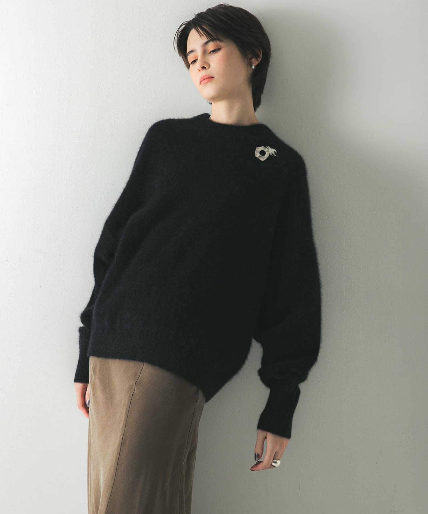 【アーバンリサーチ/URBAN RESEARCH】のFOX/CASHMEREルーズニット インテリア・キッズ・メンズ・レディースファッション・服の通販 founy(ファニー) 　ファッション　Fashion　レディースファッション　Fashion for Women　トップス・カットソー　Cut & Sew Tops　ニット　Knit Tops & Sweaters　2025年　2025　2025-2026秋冬・A/W　Autumn/Winter 2025–26 AW25–26　冬　Winter / This Winter　おすすめ　Recommended / Our Picks　バランス　Balance, Style Balance　フォックス　Fox, Fox Fur　ブラウジング　Blouson Silhouette, Cinched Waist　リラックス　Relax, Relaxed Fit　ルーズ　Loose, Oversized　エレガント 上品　Elegant　A/W・秋冬　Autumn/Winter　BLACK|ID: prp329100004773362 ipo3291000000035029388