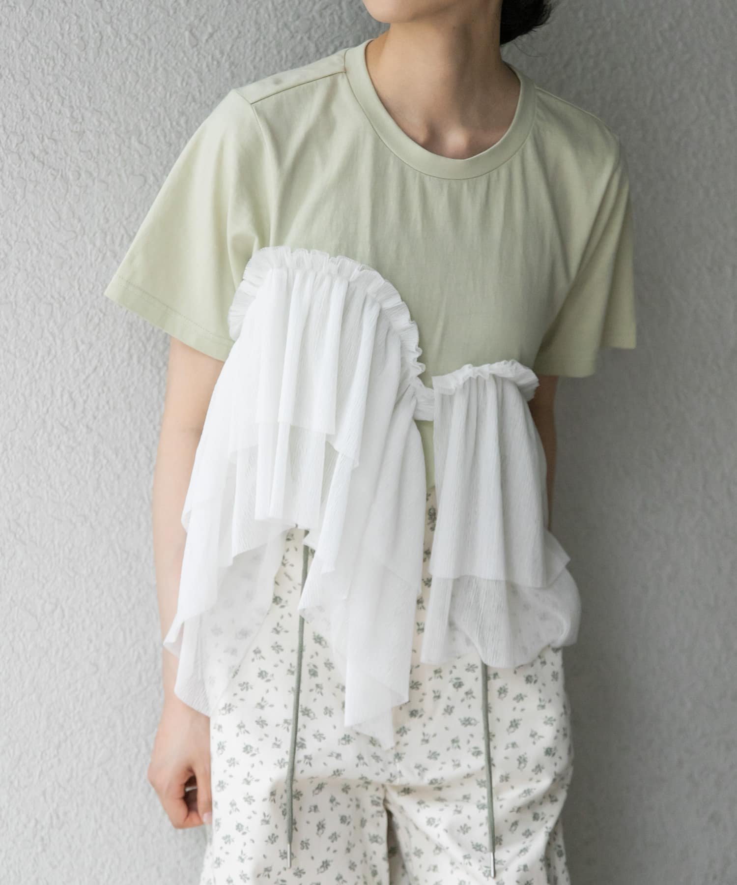 【ケービーエフ/KBF / URBAN RESEARCH】のアシメフリルドッキングTEE インテリア・キッズ・メンズ・レディースファッション・服の通販 founy(ファニー) ファッション Fashion レディースファッション Fashion for Women 2025年 2025 2025春夏・S/S Spring/Summer 2025 SS25 おすすめ Recommended / Our Picks アシンメトリー Asymmetrical Style シアー Sheer, See-Through スラックス Slacks, Dress Pants デニム Denim, Jeans Material ドッキング Docking, Mixed Material ベーシック Basic, Essential ペプラム Peplum, Flared Hem ボトム Bottoms, Lower Wear ランダム Random, Irregular 夏 Summer S/S・春夏 SS, Spring/Summer, Warm Season L.GRN×OFF|ID: prp329100004773408 ipo3291000000034591429