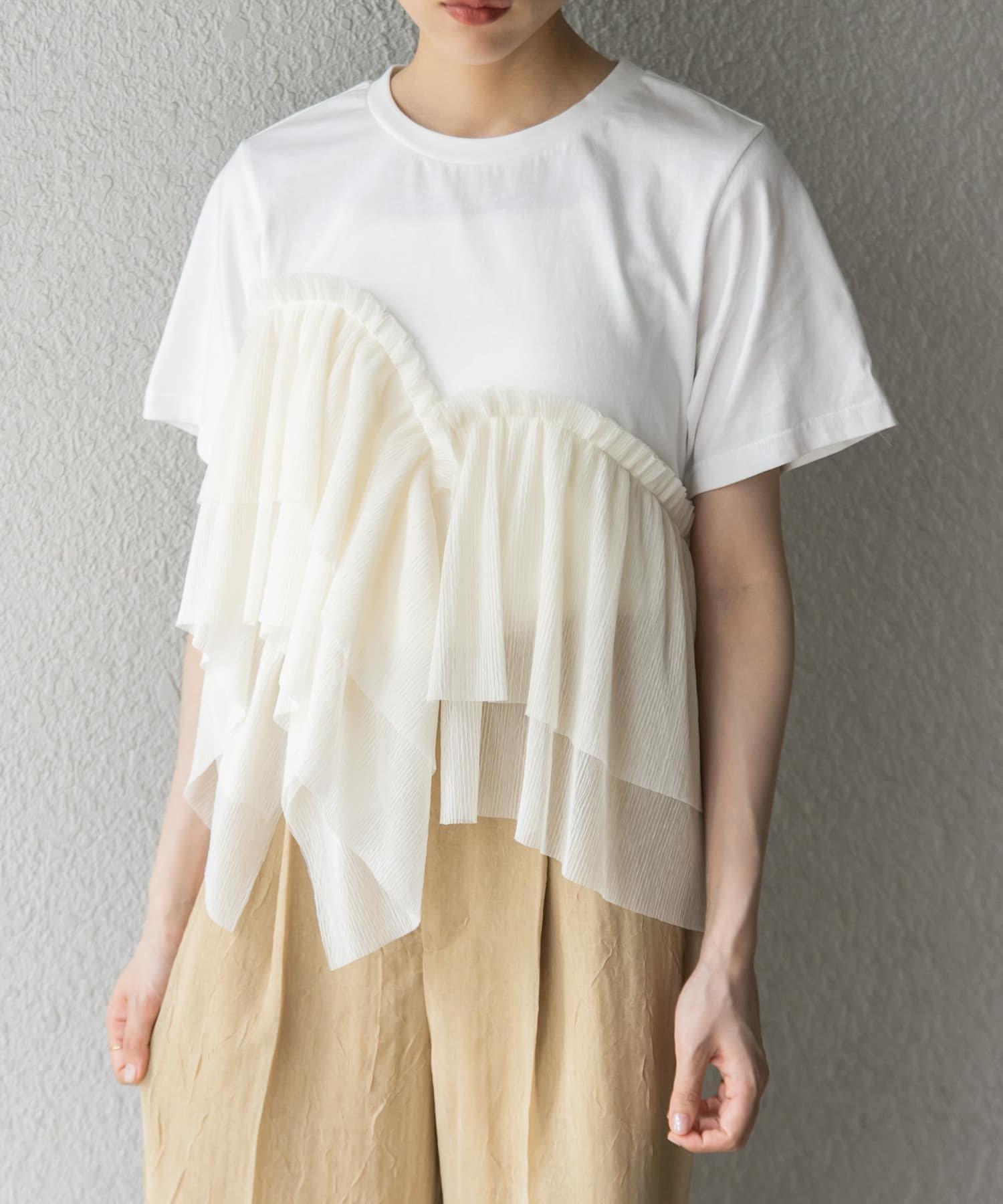 【ケービーエフ/KBF / URBAN RESEARCH】のアシメフリルドッキングTEE インテリア・キッズ・メンズ・レディースファッション・服の通販 founy(ファニー) ファッション Fashion レディースファッション Fashion for Women 2025年 2025 2025春夏・S/S Spring/Summer 2025 SS25 おすすめ Recommended / Our Picks アシンメトリー Asymmetrical Style シアー Sheer, See-Through スラックス Slacks, Dress Pants デニム Denim, Jeans Material ドッキング Docking, Mixed Material ベーシック Basic, Essential ペプラム Peplum, Flared Hem ボトム Bottoms, Lower Wear ランダム Random, Irregular 夏 Summer S/S・春夏 SS, Spring/Summer, Warm Season OFF×IVORY|ID: prp329100004773408 ipo3291000000034591431