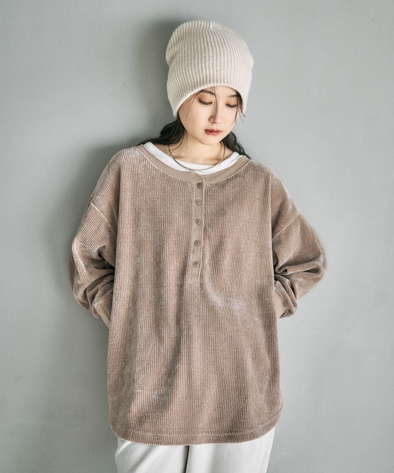 【レプシィム ローリーズファーム/LEPSIM LOWRYS FARM】のドッキングヘンリープルオーバー インテリア・キッズ・メンズ・レディースファッション・服の通販 founy(ファニー) 　ファッション　Fashion　レディースファッション　Fashion for Women　トップス・カットソー　Cut & Sew Tops　カジュアルプルオーバー・ニットトップス　Pullovers & Knit Tops / Casual Pullovers　おすすめ　Recommended / Our Picks　インナー　Innerwear　シンプル　Simple, Minimal　ドッキング　Docking, Mixed Material　ベロア　Velour, Soft Velvet　グレージュ13|ID: prp329100004773810 ipo3291000000034962036