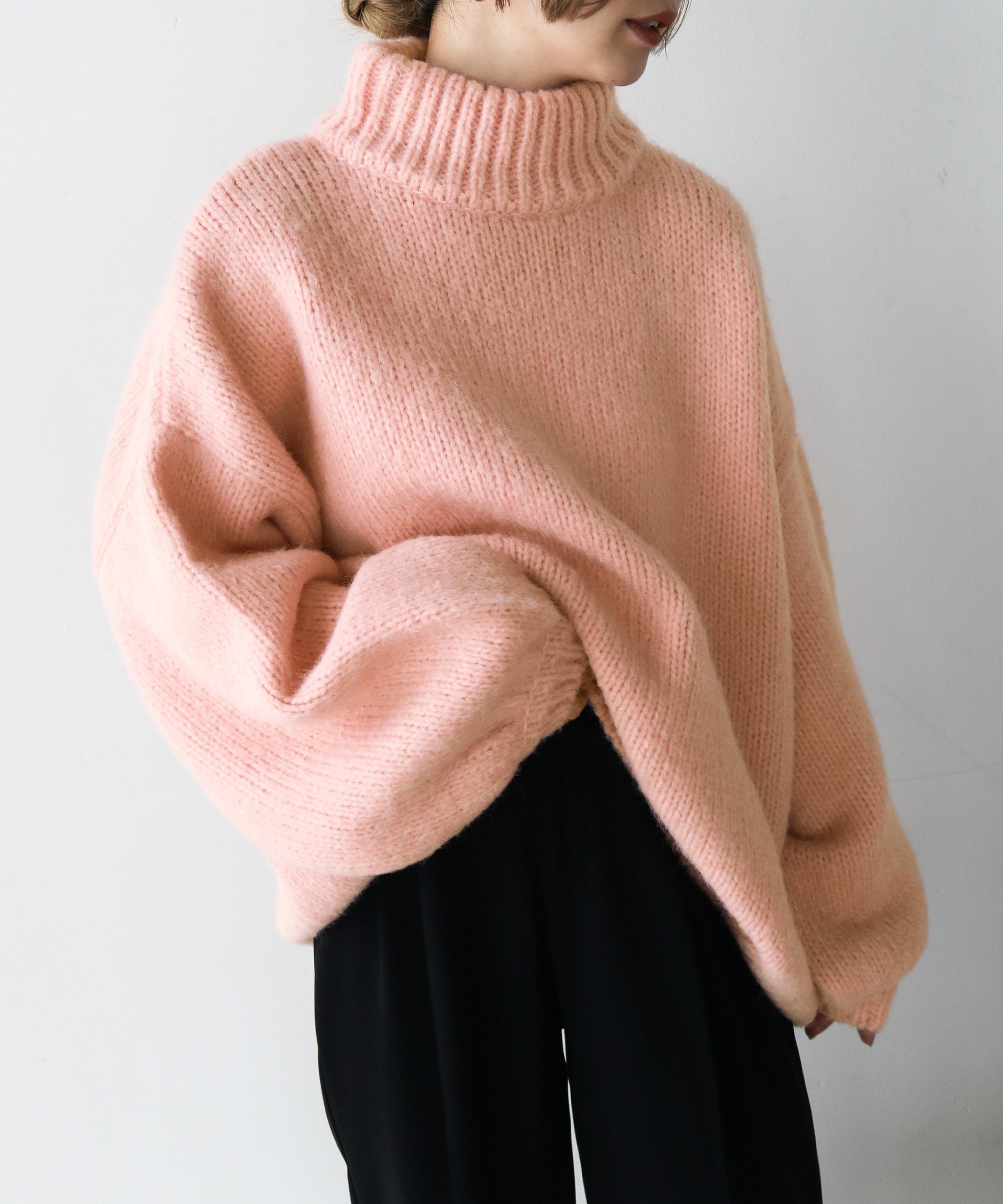 【セレクトモカ/SELECT MOCA】のローゲージハイネックオーバーボリュームスリーブニット インテリア・キッズ・メンズ・レディースファッション・服の通販 founy(ファニー) 　ファッション　Fashion　レディースファッション　Fashion for Women　トップス・カットソー　Cut & Sew Tops　ニット　Knit Tops & Sweaters　ボリューム袖・フリルスリーブブラウス　Voluminous & Ruffle Sleeves / Puffy Sleeve Tops　おすすめ　Recommended / Our Picks　カーゴパンツ　Cargo Pants, Utility Pants　サテン　Satin, Glossy Fabric　シンプル　Simple, Minimal　デニム　Denim, Jeans Material　ハイネック　High Neck, Mock Neck　ベロア　Velour, Soft Velvet　ピンク-700|ID: prp329100004774012 ipo3291000000034600781