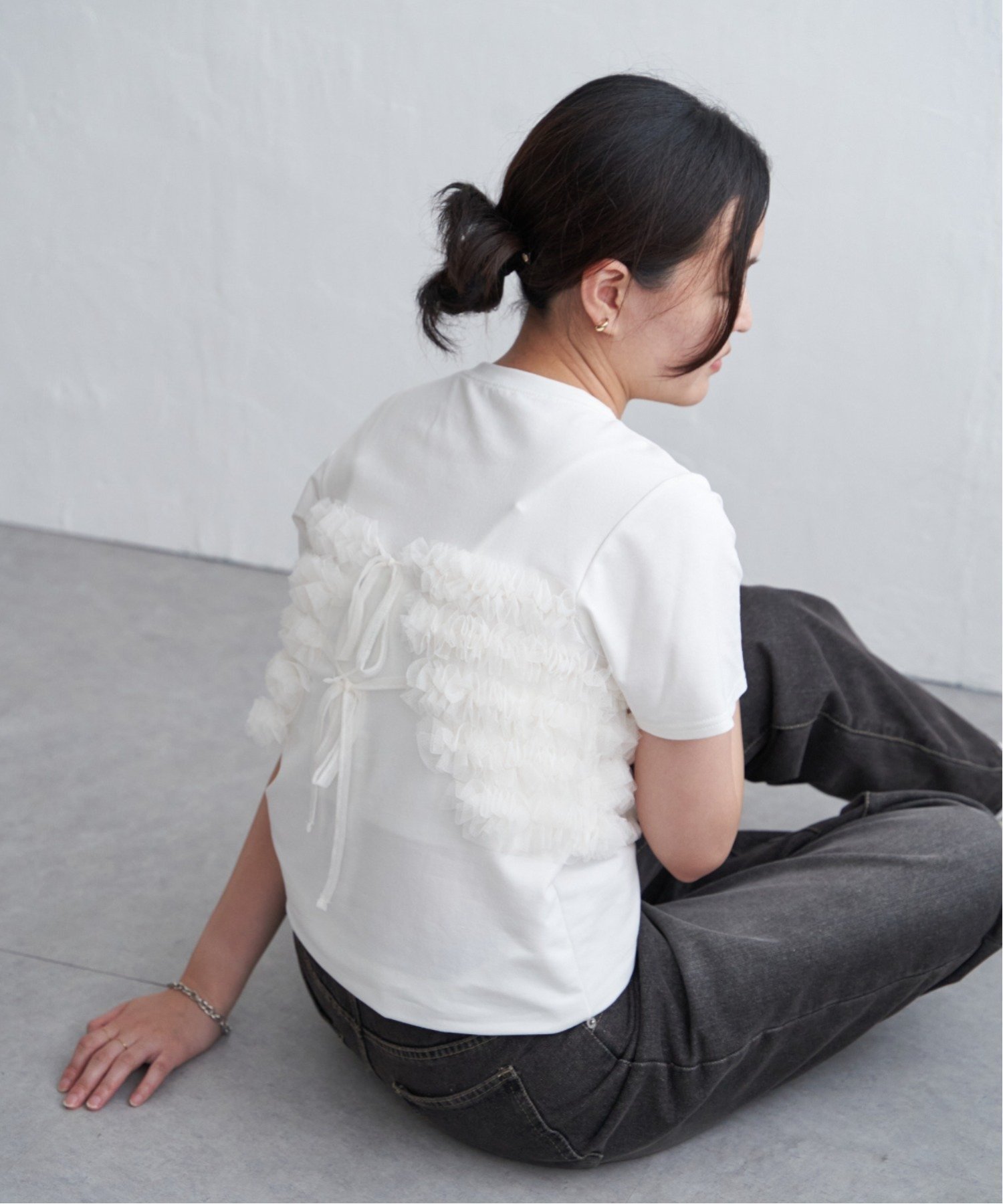 【ヴァンス エクスチェンジ/VENCE EXCHANGE】の天竺チュールフリルビスチェ見えTシャツ インテリア・キッズ・メンズ・レディースファッション・服の通販 founy(ファニー) 　ファッション　Fashion　レディースファッション　Fashion for Women　トップス・カットソー　Cut & Sew Tops　シャツ・ブラウス・オフィスカジュアル　Elegant Blouses & Button-Ups　ロングTシャツ・Tシャツ　Longline T-Shirts & Tees　ビスチェ　Bustiers & Corset Tops / Layered Bustier Style　おすすめ　Recommended / Our Picks　カーゴパンツ　Cargo Pants, Utility Pants　デニム　Denim, Jeans Material　ビスチェ　Bustier, Corset Top　フリル　Frill, Ruffle　リボン　Ribbon, Bow　ワイド　Wide, Wide Fit　無地　Plain, Solid Color　オフホワイト|ID: prp329100004774701 ipo3291000000034607183