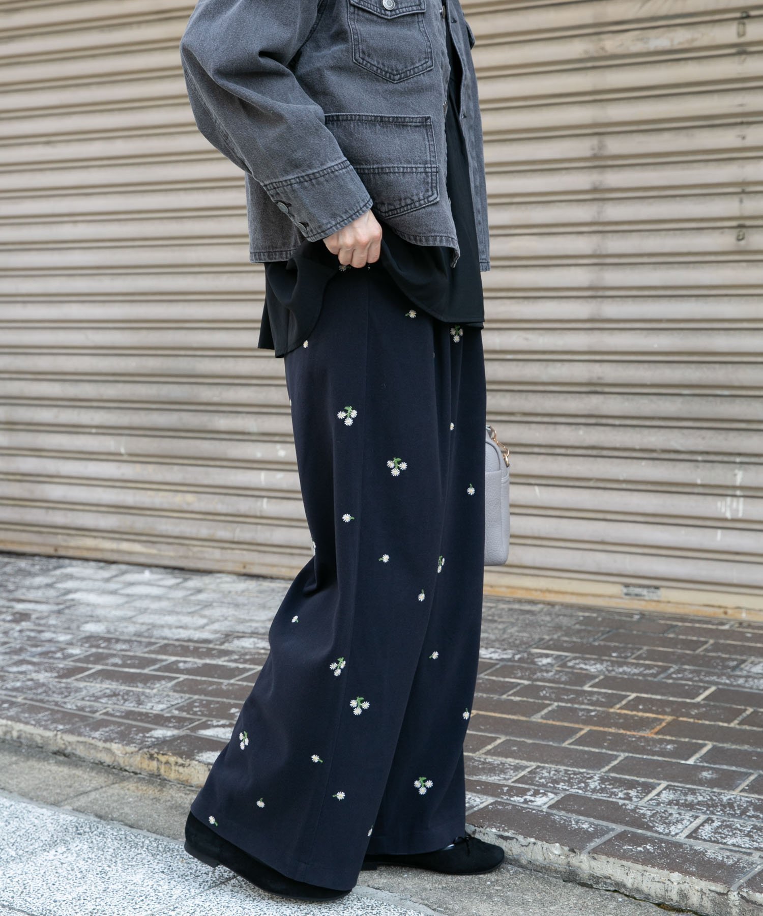 【アイテムズアーバンリサーチ/ITEMS URBAN RESEARCH】の刺繍ベロアパンツ 人気、トレンドファッション・服の通販 founy(ファニー) 　ファッション　Fashion　レディースファッション　Fashion for Women　パンツ　Pants & Trousers　2025年　2025　2025-2026秋冬・A/W　Autumn/Winter 2025–26 AW25–26　冬　Winter / This Winter　シンプル　Simple, Minimal　トレンド　Trend, Trending Now　ベロア　Velour, Soft Velvet　秋　Autumn　A/W・秋冬　Autumn/Winter　 other-1|ID: prp329100004774761 ipo3291000000034607919