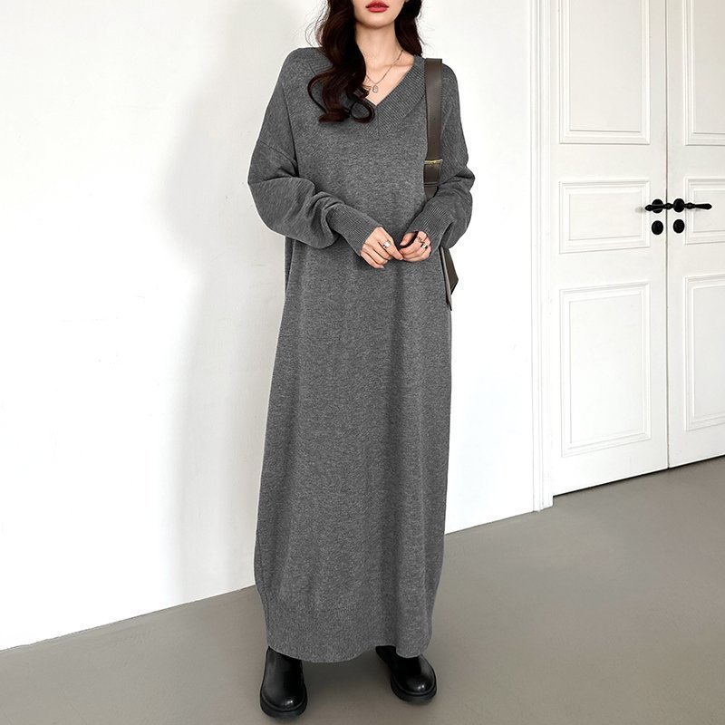 【ココモモ/COCOMOMO】の選べる2丈 Vネック ワンピース ロング丈 マキシ丈 ニットワンピース 長袖 インテリア・キッズ・メンズ・レディースファッション・服の通販 founy(ファニー) 　ファッション　Fashion　レディースファッション　Fashion for Women　ワンピース　Dresses　ニットワンピース　Knit Dresses　アクリル　Acrylic Material　インナー　Innerwear　タートルネック　Turtleneck, High Neck　デコルテ　Décolleté, Neckline　長袖　Long Sleeve, Full Sleeve　バランス　Balance, Style Balance　ペチコート　Petticoat, Underskirt　マキシ　Maxi, Full Length　ロング　Long, Long-Length　おすすめ　Recommended / Our Picks　ダークグレー|ID: prp329100004774875 ipo3291000000034609217