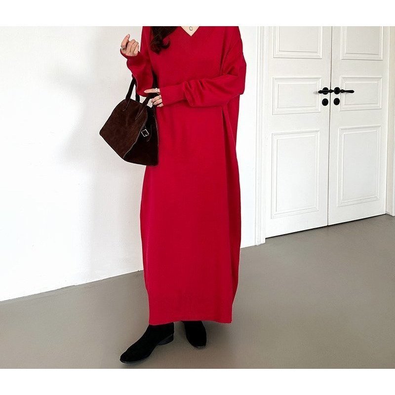 【ココモモ/COCOMOMO】の選べる2丈 Vネック ワンピース ロング丈 マキシ丈 ニットワンピース 長袖 インテリア・キッズ・メンズ・レディースファッション・服の通販 founy(ファニー) 　ファッション　Fashion　レディースファッション　Fashion for Women　ワンピース　Dresses　ニットワンピース　Knit Dresses　アクリル　Acrylic Material　インナー　Innerwear　タートルネック　Turtleneck, High Neck　デコルテ　Décolleté, Neckline　長袖　Long Sleeve, Full Sleeve　バランス　Balance, Style Balance　ペチコート　Petticoat, Underskirt　マキシ　Maxi, Full Length　ロング　Long, Long-Length　おすすめ　Recommended / Our Picks　レッド|ID: prp329100004774875 ipo3291000000034609224