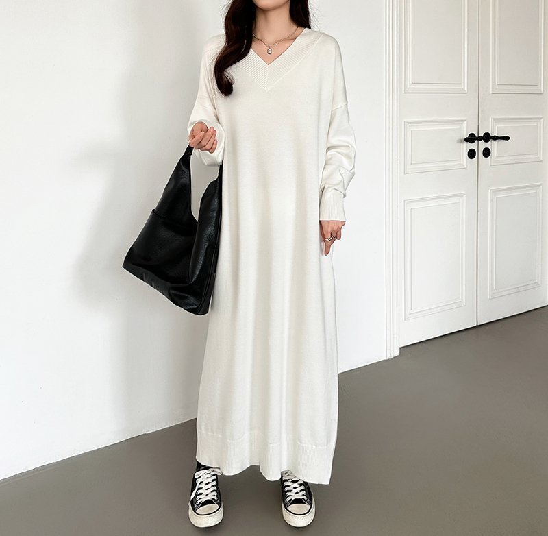 【ココモモ/COCOMOMO】の選べる2丈 Vネック ワンピース ロング丈 マキシ丈 ニットワンピース 長袖 インテリア・キッズ・メンズ・レディースファッション・服の通販 founy(ファニー) 　ファッション　Fashion　レディースファッション　Fashion for Women　ワンピース　Dresses　ニットワンピース　Knit Dresses　アクリル　Acrylic Material　インナー　Innerwear　タートルネック　Turtleneck, High Neck　デコルテ　Décolleté, Neckline　長袖　Long Sleeve, Full Sleeve　バランス　Balance, Style Balance　ペチコート　Petticoat, Underskirt　マキシ　Maxi, Full Length　ロング　Long, Long-Length　おすすめ　Recommended / Our Picks　ホワイト|ID: prp329100004774875 ipo3291000000034609226