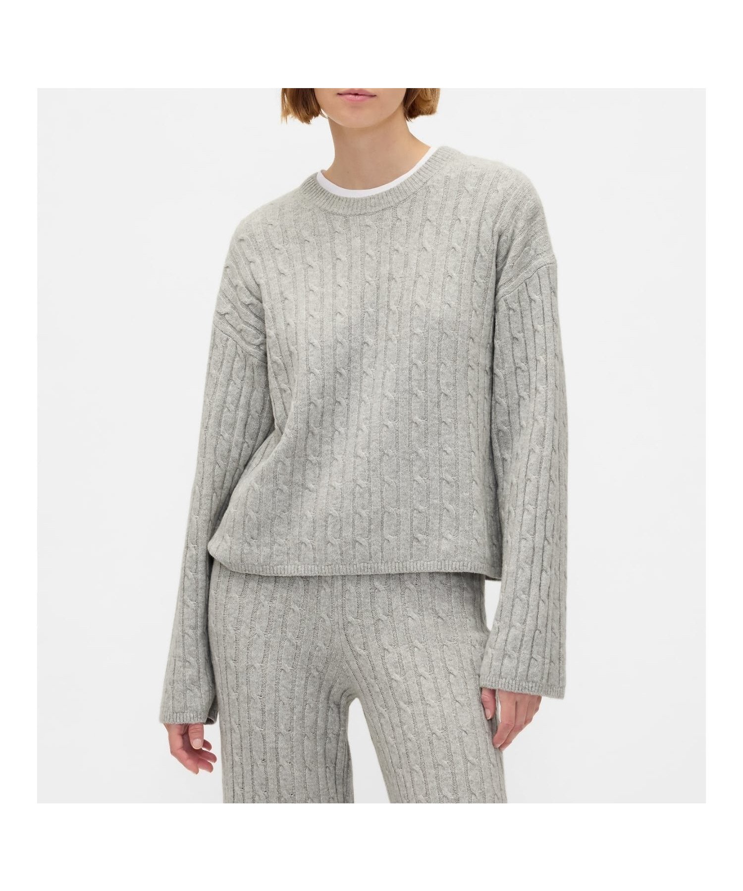 【ギャップ/GAP】のCashSoft カシミヤタッチ ケーブルニット クルーネックセーター インテリア・キッズ・メンズ・レディースファッション・服の通販 founy(ファニー) ファッション Fashion レディースファッション Fashion for Women トップス・カットソー Cut & Sew Tops ニット Knit Tops & Sweaters おすすめ Recommended / Our Picks クラシック Classic, Timeless Style ショルダー Shoulder, Shoulder Strap ショート Short, Short Length ダウン Down, Puffer ドロップ Drop Shoulder, Dropped Style フィット Fit, Slim Fit ルーズ Loose, Oversized 長袖 Long Sleeve, Full Sleeve BC15 LT GREY HEATHER|ID: prp329100004774893 ipo3291000000034871333