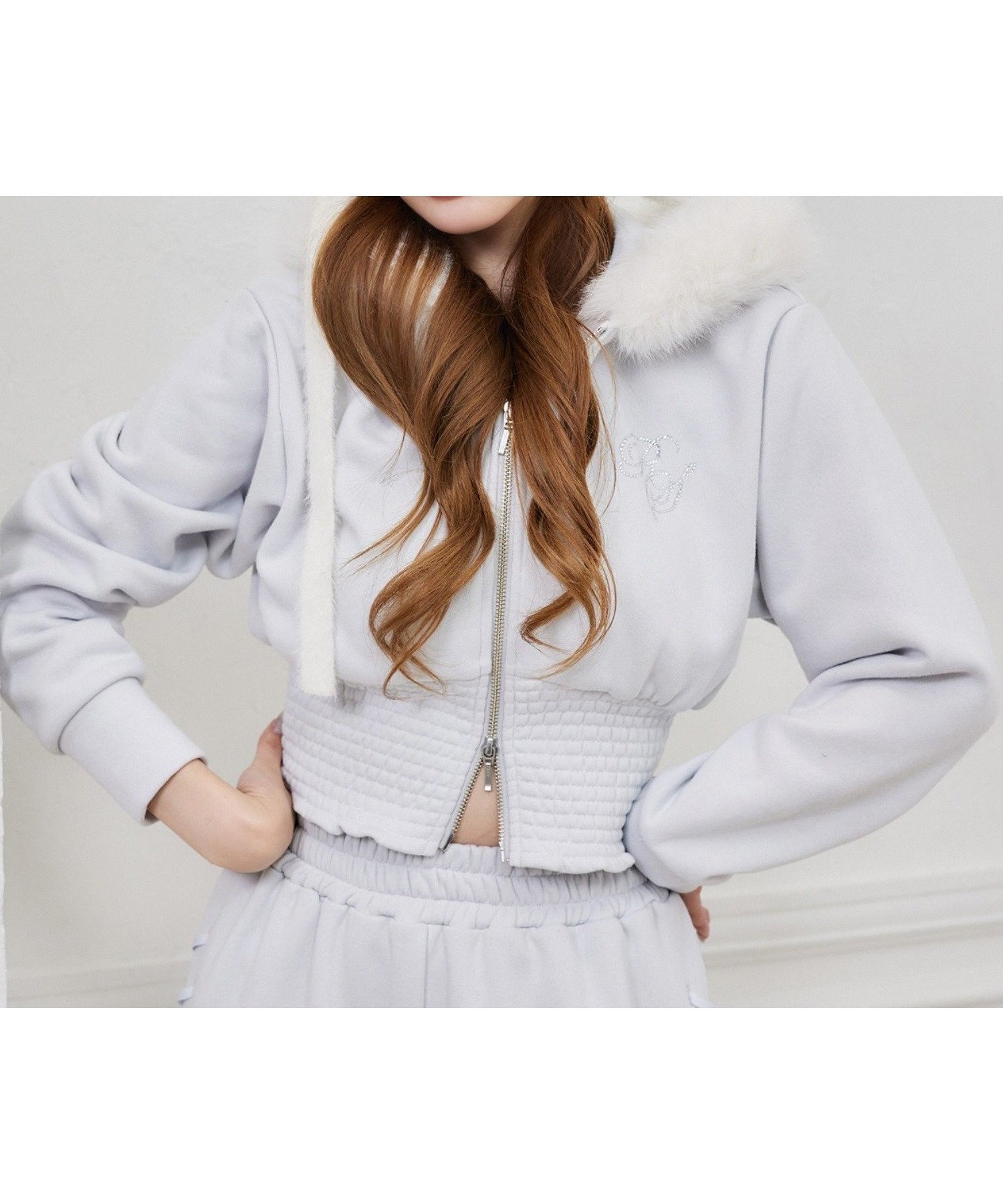 【ナイスクラップ/NICE CLAUP】の【セットアップ可能】フェイクファーパーカー インテリア・キッズ・メンズ・レディースファッション・服の通販 founy(ファニー) ファッション Fashion レディースファッション Fashion for Women トップス・カットソー Cut & Sew Tops レディースパーカー・カジュアルフーディー Casual Hoodies & Sweatshirts 2025年 2025 2025-2026秋冬・A/W Autumn/Winter 2025–26 AW25–26 冬 Winter / This Winter おすすめ Recommended / Our Picks シャーリング Shirring, Ruched ショート Short, Short Length スウェット / スエット Sweatshirt, Sweatwear セットアップ Set-Up, Coordinated Outfit パーカー Hoodie, Parka プリーツ Pleats, Pleated ベロア Velour, Soft Velvet ミニスカート Mini Skirt, Short Skirt サックスブルー|ID: prp329100004775206 ipo3291000000034905266