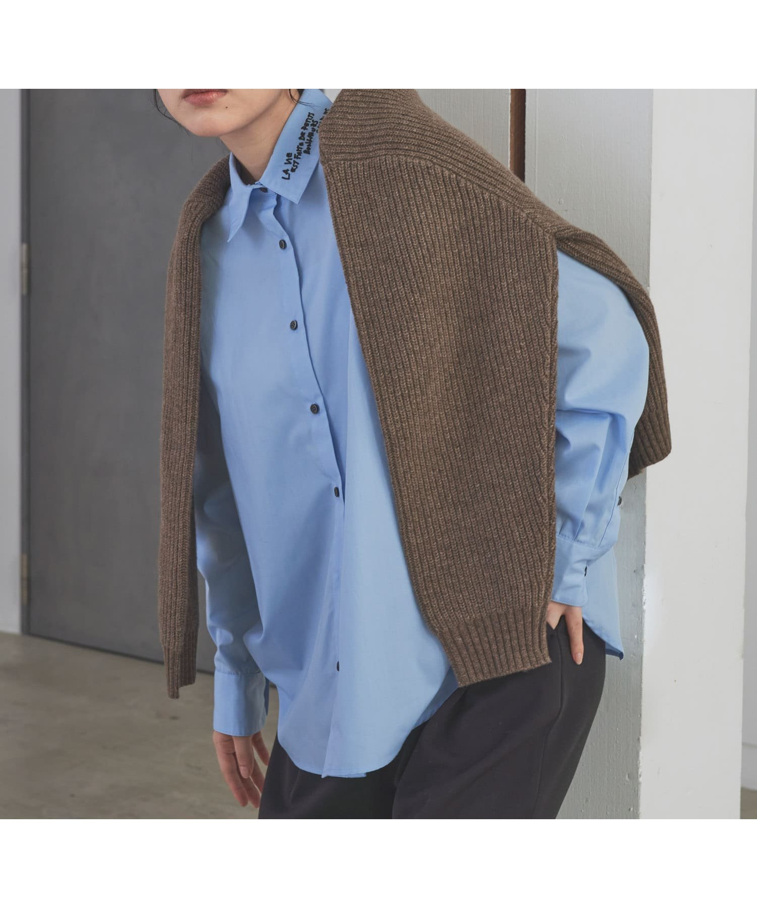 【アーバンリサーチ ドアーズ/URBAN RESEARCH DOORS】の衿ロゴ刺繍カラーシャツ 人気、トレンドファッション・服の通販 founy(ファニー) ファッション Fashion レディースファッション Fashion for Women トップス・カットソー Cut & Sew Tops シャツ・ブラウス・オフィスカジュアル Elegant Blouses & Button-Ups 2025年 2025 2025-2026秋冬・A/W Autumn/Winter 2025–26 AW25–26 冬 Winter / This Winter おすすめ Recommended / Our Picks インナー Innerwear シンプル Simple, Minimal スウェット / スエット Sweatshirt, Sweatwear ベーシック Basic, Essential A/W・秋冬 Autumn/Winter other-1|ID: prp329100004775261 ipo3291000000034723721