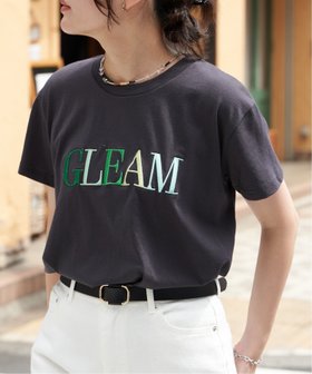 【ヴァンス エクスチェンジ/VENCE EXCHANGE】のGLEAM刺繍ロゴTシャツ 人気、トレンドファッション・服の通販 founy(ファニー) ファッション Fashion レディースファッション Fashion for Women トップス・カットソー Cut & Sew Tops シャツ・ブラウス・オフィスカジュアル Elegant Blouses & Button-Ups ロングTシャツ・Tシャツ Longline T-Shirts & Tees おすすめ Recommended / Our Picks インナー Innerwear シンプル Simple, Minimal ジャケット Jacket, Outerwear デニム Denim, Jeans Material バランス Balance, Style Balance プリント Print, Printed Pattern |ID:prp329100004775332