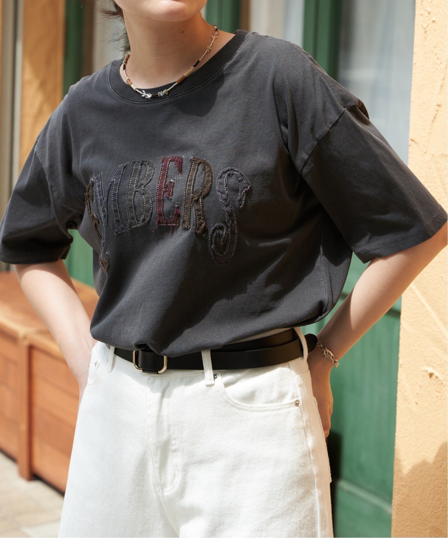 【ヴァンス エクスチェンジ/VENCE EXCHANGE】のカラフルロゴTシャツ インテリア・キッズ・メンズ・レディースファッション・服の通販 founy(ファニー) 　ファッション　Fashion　レディースファッション　Fashion for Women　トップス・カットソー　Cut & Sew Tops　シャツ・ブラウス・オフィスカジュアル　Elegant Blouses & Button-Ups　ロングTシャツ・Tシャツ　Longline T-Shirts & Tees　おすすめ　Recommended / Our Picks　カラフル　Colorful Design　デニム　Denim, Jeans Material　チャコール|ID: prp329100004775334 ipo3291000000034614775