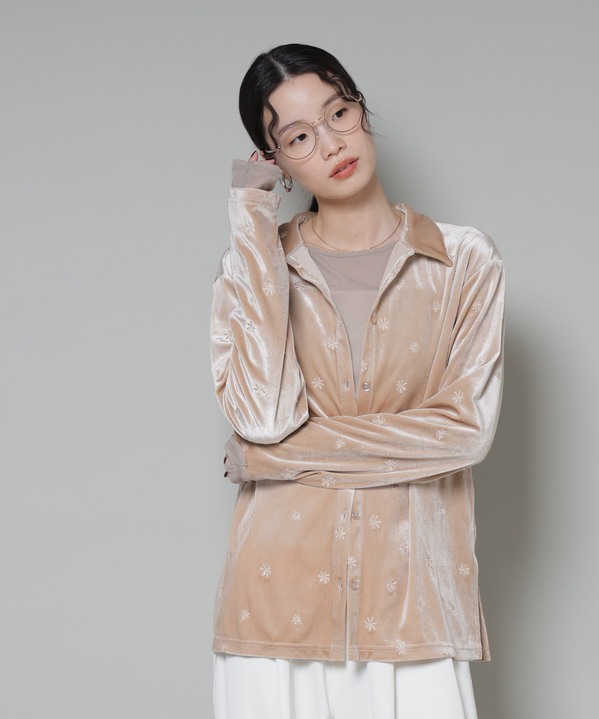 【ナノ ユニバース/nano universe】の刺繍ベロアカットシャツ(セットアップ可) インテリア・キッズ・メンズ・レディースファッション・服の通販 founy(ファニー) 　ファッション　Fashion　レディースファッション　Fashion for Women　トップス・カットソー　Cut & Sew Tops　シャツ・ブラウス・オフィスカジュアル　Elegant Blouses & Button-Ups　ベロアトップス　Velour Tops / Velvet-Look Items　クラシカル　Classical, Vintage-Inspired　スリット　Slit, Slit Detail　セットアップ　Set-Up, Coordinated Outfit　タートルネック　Turtleneck, High Neck　トレンド　Trend, Trending Now　ドレス　Dress, One-Piece　フロント　Front, Front Design　ベロア　Velour, Soft Velvet　アウトレット　Outlet / Clearance　おすすめ　Recommended / Our Picks　エレガント 上品　Elegant　2025年　2025　2025-2026秋冬・A/W　Autumn/Winter 2025–26 AW25–26　ベージュ|ID: prp329100004775335 ipo3291000000034614781