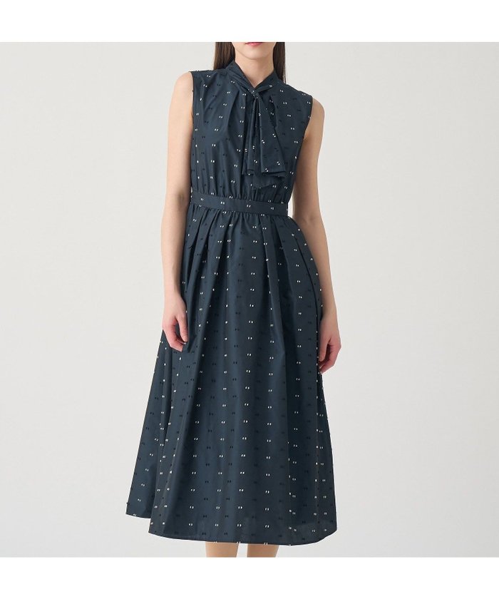 【アナイ/ANAYI】の【Eternal Line 2026】タフタカットジャガード ワンピース インテリア・キッズ・メンズ・レディースファッション・服の通販 founy(ファニー) https://founy.com/ ファッション Fashion レディースファッション Fashion for Women ワンピース Dresses オケージョン Occasion Wear カーディガン Cardigan, Knitwear ギャザー Gathered, Ruffled ジャカード／ジャガード Jacquard, Woven Pattern ジャケット Jacket, Outerwear スカーフ Scarf, Neckwear スマート Smart, Elegant ペチコート Petticoat, Underskirt 再入荷 Restock / Back in Stock エレガント 上品 Elegant |ID: prp329100004775903 ipo3291000000034801996