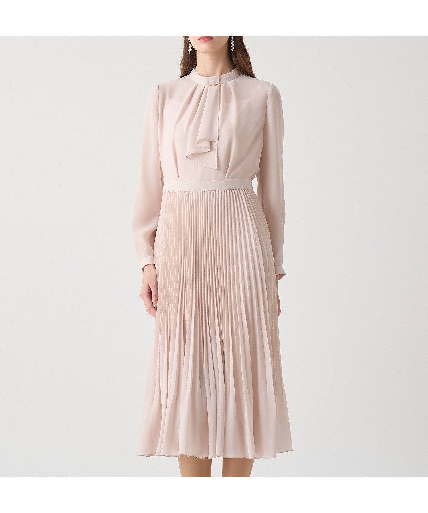 【アナイ/ANAYI】の【Eternal Line 2026】シアードビープリーツボウ ワンピース インテリア・キッズ・メンズ・レディースファッション・服の通販 founy(ファニー) ファッション Fashion レディースファッション Fashion for Women ワンピース Dresses オケージョン Occasion Wear キャミソール Camisole, Spaghetti Strap Top シアー Sheer, See-Through スカーフ Scarf, Neckwear スマート Smart, Elegant 長袖 Long Sleeve, Full Sleeve プリーツ Pleats, Pleated ペチコート Petticoat, Underskirt メタル Metal, Metal Parts 再入荷 Restock / Back in Stock エレガント 上品 Elegant pink|ID: prp329100004775906 ipo3291000000034802010