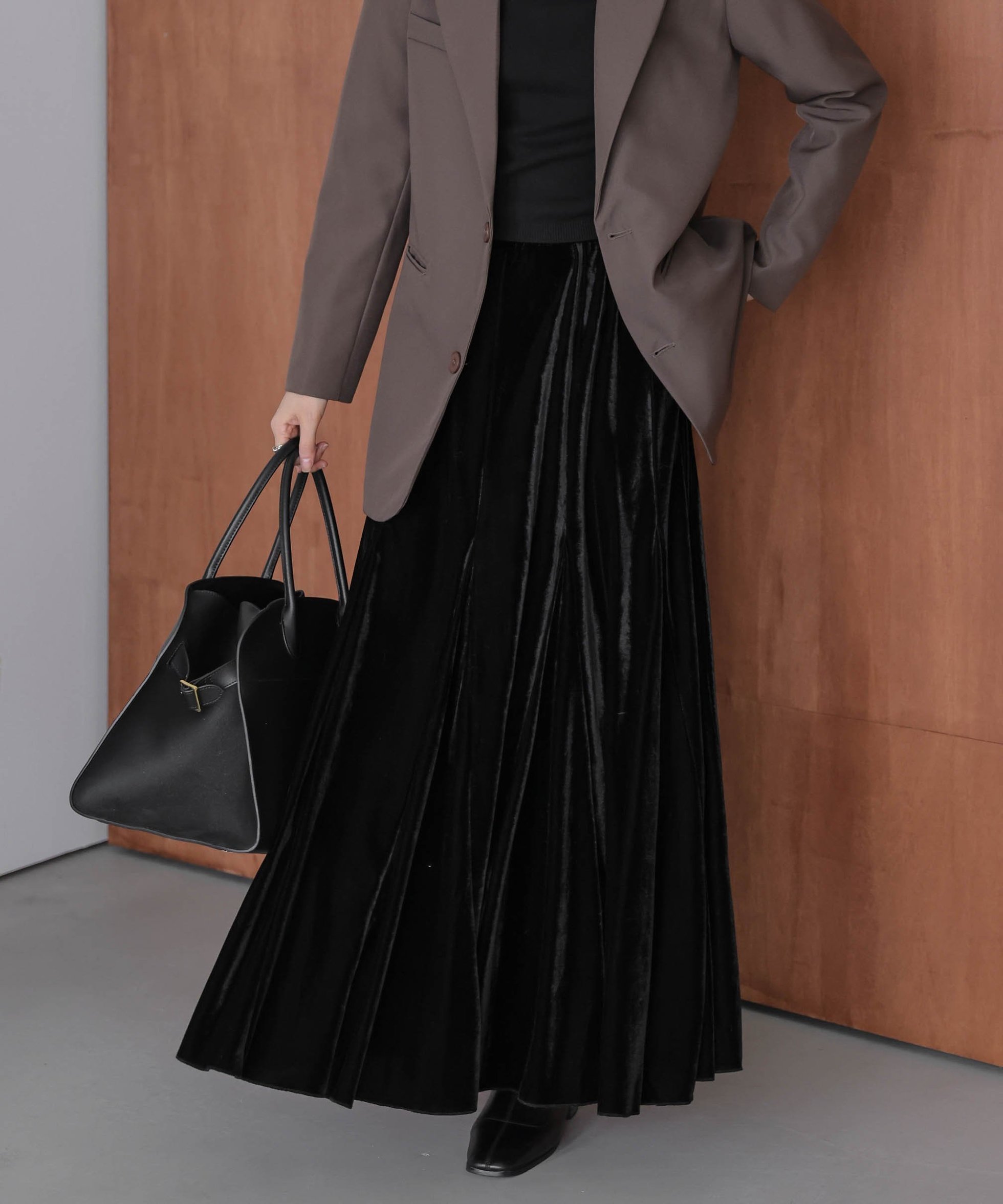 【ラジュール/Lajour】のタックプリーツベロアスカート 人気、トレンドファッション・服の通販 founy(ファニー) 　ファッション　Fashion　レディースファッション　Fashion for Women　スカート　Skirts　なめらか　Smooth, Silky Texture　シンプル　Simple, Minimal　ストレッチ　Stretch, Stretchy Fabric　トレンド　Trend, Trending Now　フレア　Flare, Flared　プリーツ　Pleats, Pleated　ベロア　Velour, Soft Velvet　ラグジュアリー　Luxury, Elegant　ロング　Long, Long-Length　エレガント 上品　Elegant　今季　This Season, Current Season　A/W・秋冬　Autumn/Winter　 other-1|ID: prp329100004775927 ipo3291000000034622009