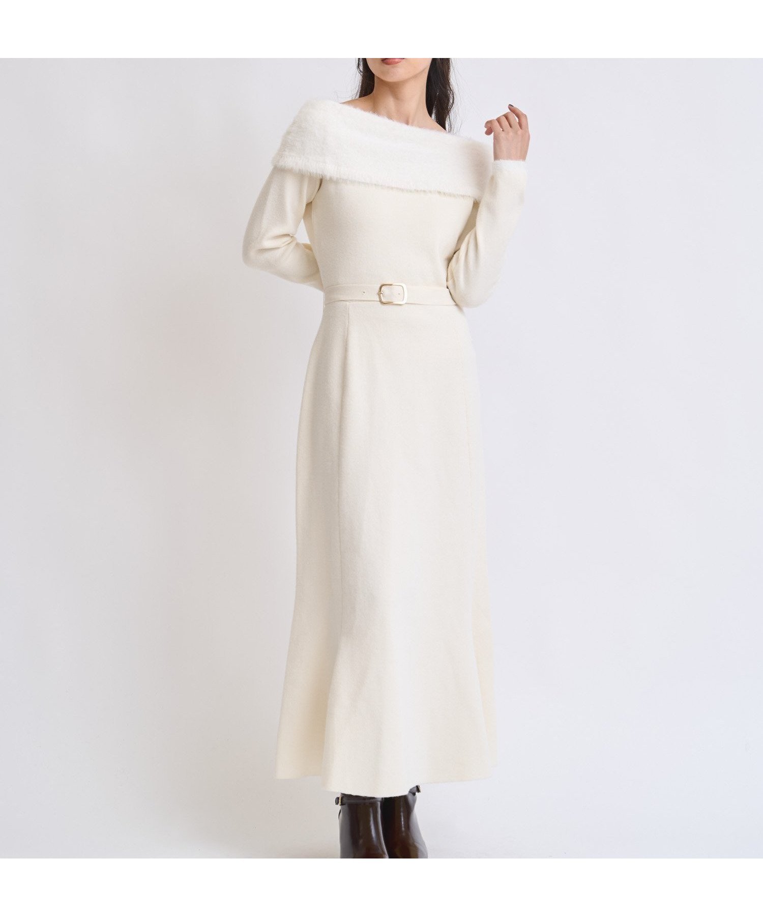 【ノエラ/Noela】のフェザートリム配色ドッキングワンピース インテリア・キッズ・メンズ・レディースファッション・服の通販 founy(ファニー) 　ファッション　Fashion　レディースファッション　Fashion for Women　ワンピース　Dresses　おすすめ　Recommended / Our Picks　クリスマス X'mas　Christmas / X'mas　ドッキング　Docking, Mixed Material　フェザー　Feather, Feather Detail　フレア　Flare, Flared　ポケット　Pocket, Pocket Detail　冬　Winter / This Winter　オフホワイト|ID: prp329100004775949 ipo3291000000034622142