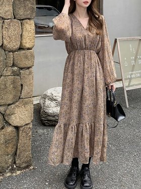 【ドゥーベル/Doux Belle】の小花柄ウエストギャザーワンピース レディース ワンピース 人気、トレンドファッション・服の通販 founy(ファニー) ファッション Fashion レディースファッション Fashion for Women ワンピース Dresses ギャザー Gathered, Ruffled シアー Sheer, See-Through フェミニン Feminine, Girly ポケット Pocket, Pocket Detail ロング Long, Long-Length 冬 Winter / This Winter 春 Spring 秋 Autumn A/W・秋冬 Autumn/Winter 長袖 Long Sleeve, Full Sleeve |ID:prp329100004775972