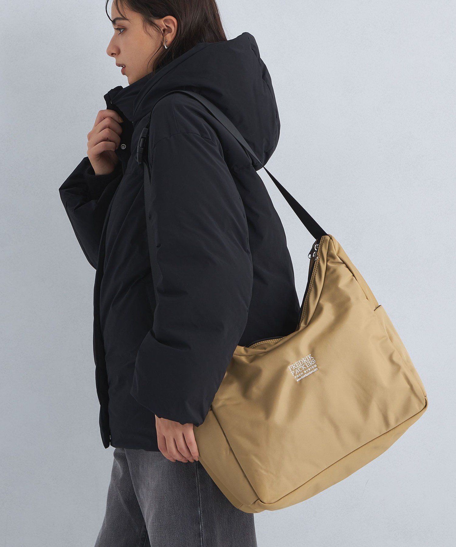 【ユナイテッドアローズ/UNITED ARROWS】の【別注】 FREDRIK PACKERS RAMP ショルダーバッグ インテリア・キッズ・メンズ・レディースファッション・服の通販 founy(ファニー) 　ファッション　Fashion　レディースファッション　Fashion for Women　バッグ　Bags　インナー　Innerwear　傘　Umbrella, Parasol　サテン　Satin, Glossy Fabric　ショルダー　Shoulder, Shoulder Strap　ボンディング　Bonding, Bonded Fabric　ポケット　Pocket, Pocket Detail　別注　Limited Edition, Custom Order　ラップ　Wrap, Wrap Design　ループ　Loop, Loop Knit　アウトレット　Outlet / Clearance　ビジネス 仕事 通勤　Business / Work / Commuting　BEIGE|ID: prp329100004776011 ipo3291000000034622762