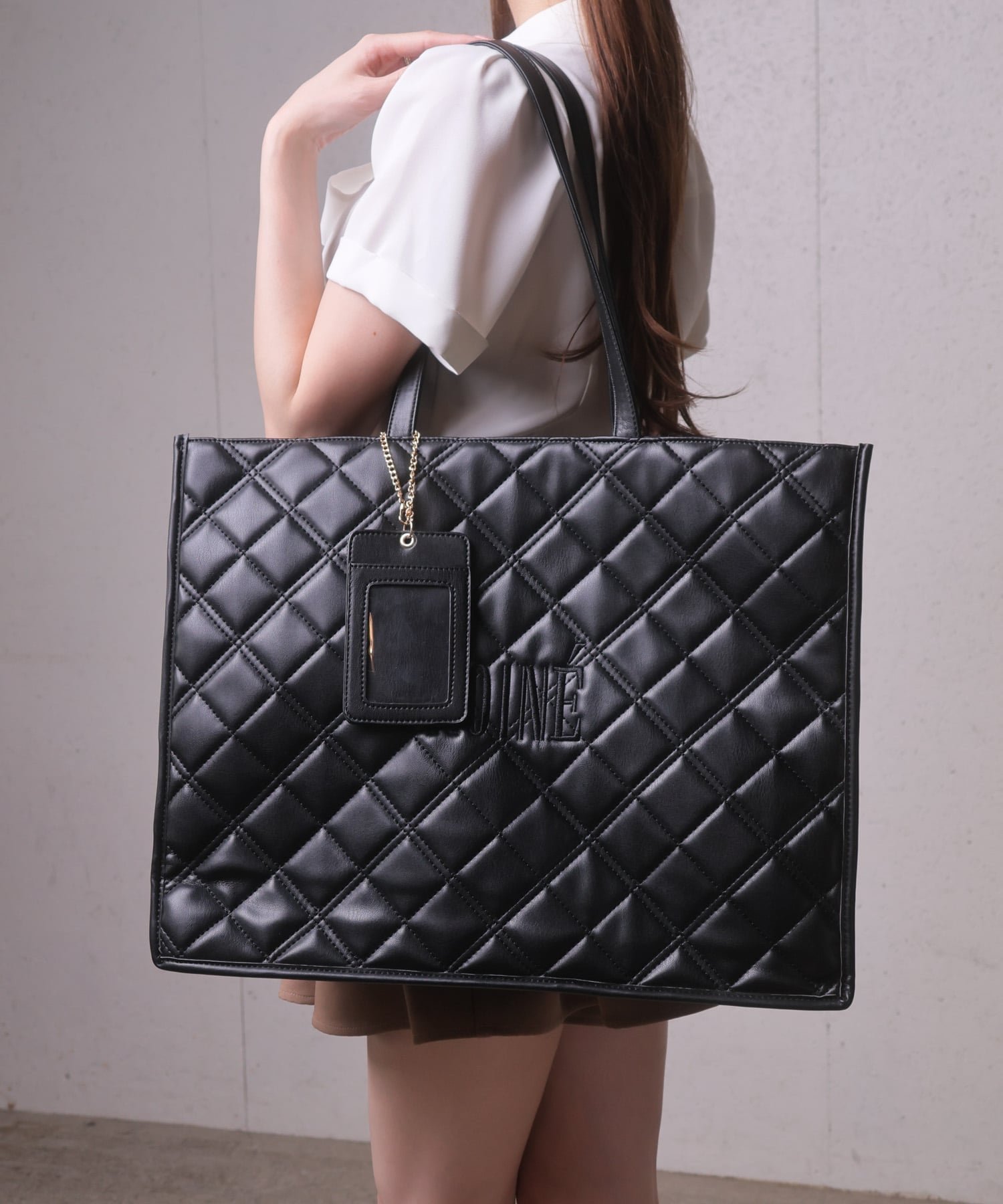 【リップサービス/LIP SERVICE】のLIP SERVICE/キルティングトートバッグ インテリア・キッズ・メンズ・レディースファッション・服の通販 founy(ファニー) 　ファッション　Fashion　レディースファッション　Fashion for Women　バッグ　Bags　スーツケース キャリーケース　Suitcase / Carry Case　ビジネス 仕事 通勤　Business / Work / Commuting　ブラック|ID: prp329100004776051 ipo3291000000034623260