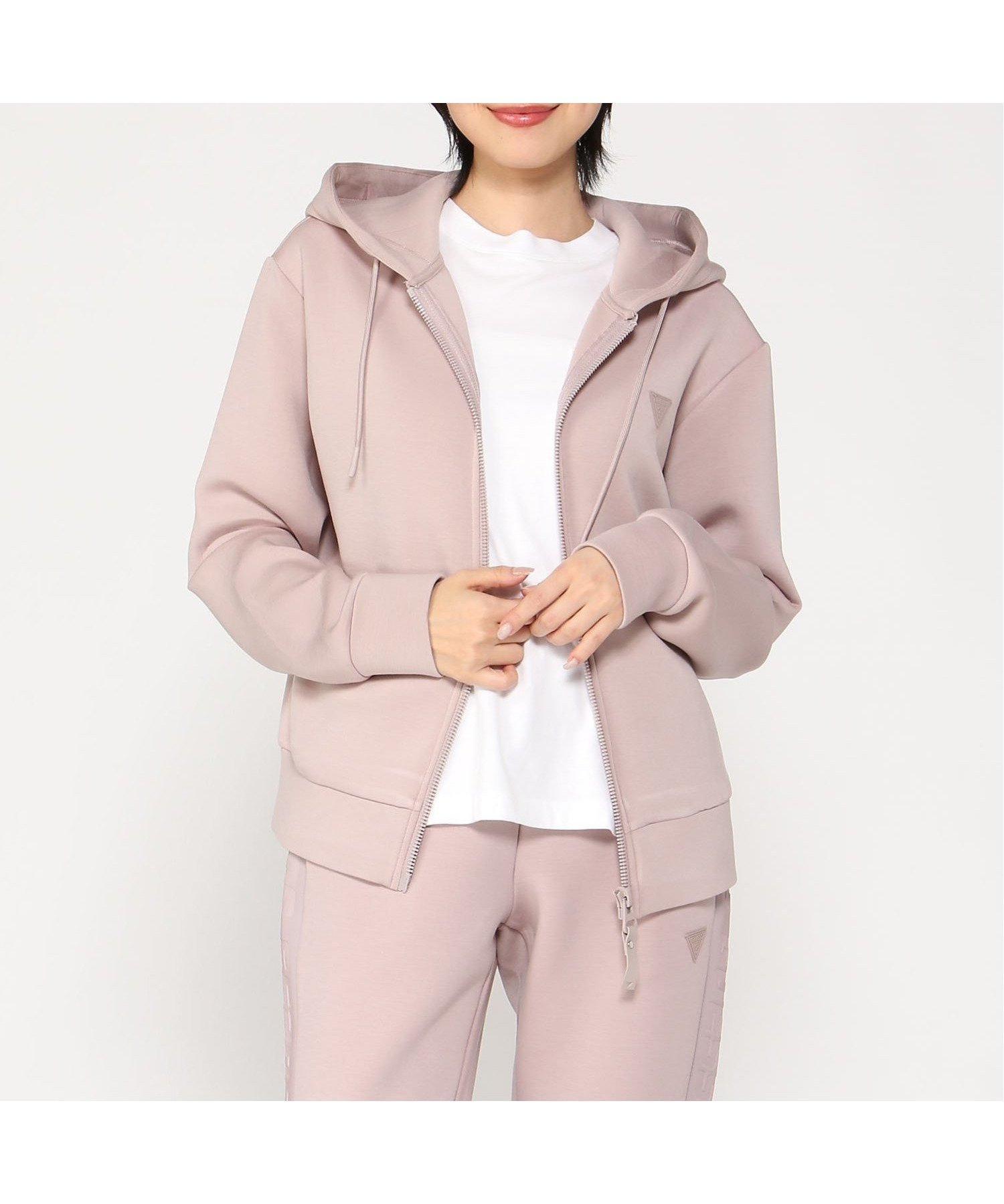 【ゲス/GUESS】のGUESS パーカー ALLIE Scuba Hoodie Zip インテリア・キッズ・メンズ・レディースファッション・服の通販 founy(ファニー) ファッション Fashion レディースファッション Fashion for Women トップス・カットソー Cut & Sew Tops レディースパーカー・カジュアルフーディー Casual Hoodies & Sweatshirts ジップアップ Zip-Up, Full Zip センター Center, Center Line トライアングル Triangle, Triangular Shape パーカー Hoodie, Parka ベージュ|ID: prp329100004776058 ipo3291000000034623314