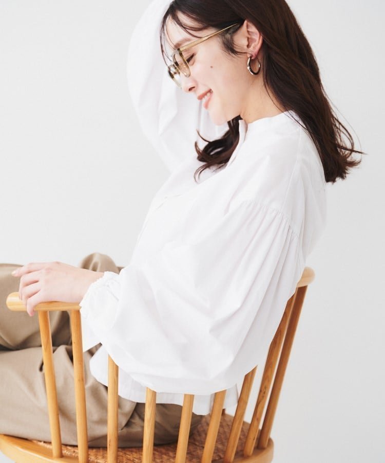 【アンタイトル/UNTITLED】の【体型カバー】タイプライター ボリュームスリーブシャツ インテリア・キッズ・メンズ・レディースファッション・服の通販 founy(ファニー) 　ファッション　Fashion　レディースファッション　Fashion for Women　トップス・カットソー　Cut & Sew Tops　シャツ・ブラウス・オフィスカジュアル　Elegant Blouses & Button-Ups　ボリューム袖・フリルスリーブブラウス　Voluminous & Ruffle Sleeves / Puffy Sleeve Tops　ギャザー　Gathered, Ruffled　クラシック　Classic, Timeless Style　シェイプ　Shape, Slim Fit　スマート　Smart, Elegant　スリーブ　Sleeve, Long Sleeve / Short Sleeve　タイプライター　Typewriter Fabric, Crisp Cotton　ドロップ　Drop Shoulder, Dropped Style　フォルム　Silhouette, Form　マニッシュ　Mannish, Boyish　モダン　Modern, Contemporary　ワッシャー　Washer, Crinkled Finish　オフホワイト|ID: prp329100004776061 ipo3291000000034623336