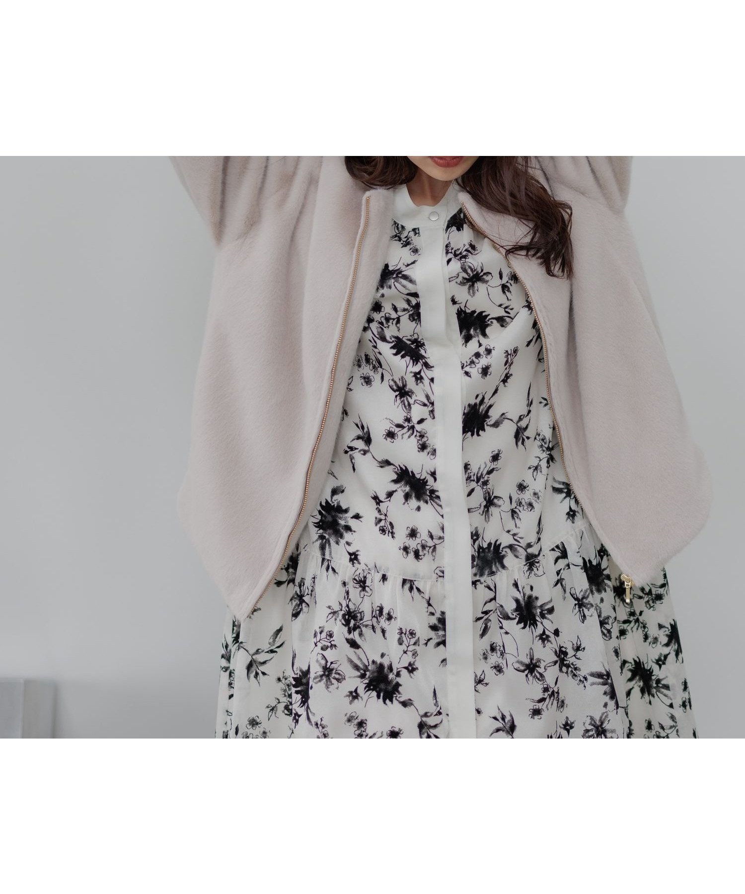 【アンデミュウ/Andemiu】のノーカラーFファーブルゾン インテリア・キッズ・メンズ・レディースファッション・服の通販 founy(ファニー) ファッション Fashion レディースファッション Fashion for Women アウター Coat / Outerwear Collection ブルゾンジャケット・スポーティアウター Blouson Jackets ショルダー Shoulder, Shoulder Strap トレンド Trend, Trending Now ドロップ Drop Shoulder, Dropped Style フェイクファー Faux Fur, Imitation Fur フォルム Silhouette, Form フロント Front, Front Design ブルゾン Blouson, Bomber Jacket グレージュ|ID: prp329100004776459 ipo3291000000034626795