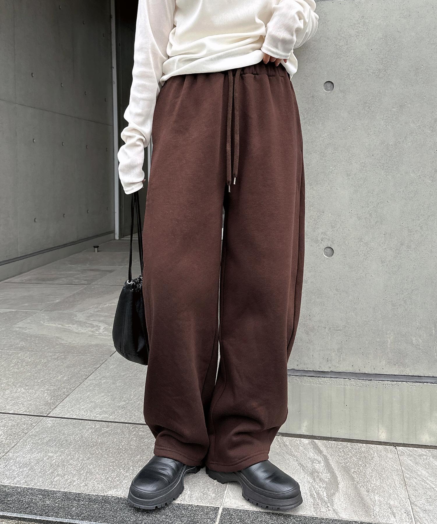 【アンドミー/andme】の裏起毛 スウェット カーブ ロング パンツ インテリア・キッズ・メンズ・レディースファッション・服の通販 founy(ファニー) ファッション Fashion レディースファッション Fashion for Women パンツ Pants & Trousers スウェット / スエット Sweatshirt, Sweatwear 人気 Popular, Best Seller ポケット Pocket, Pocket Detail ロング Long, Long-Length おすすめ Recommended / Our Picks ブラウン|ID: prp329100004776958 ipo3291000000034726617