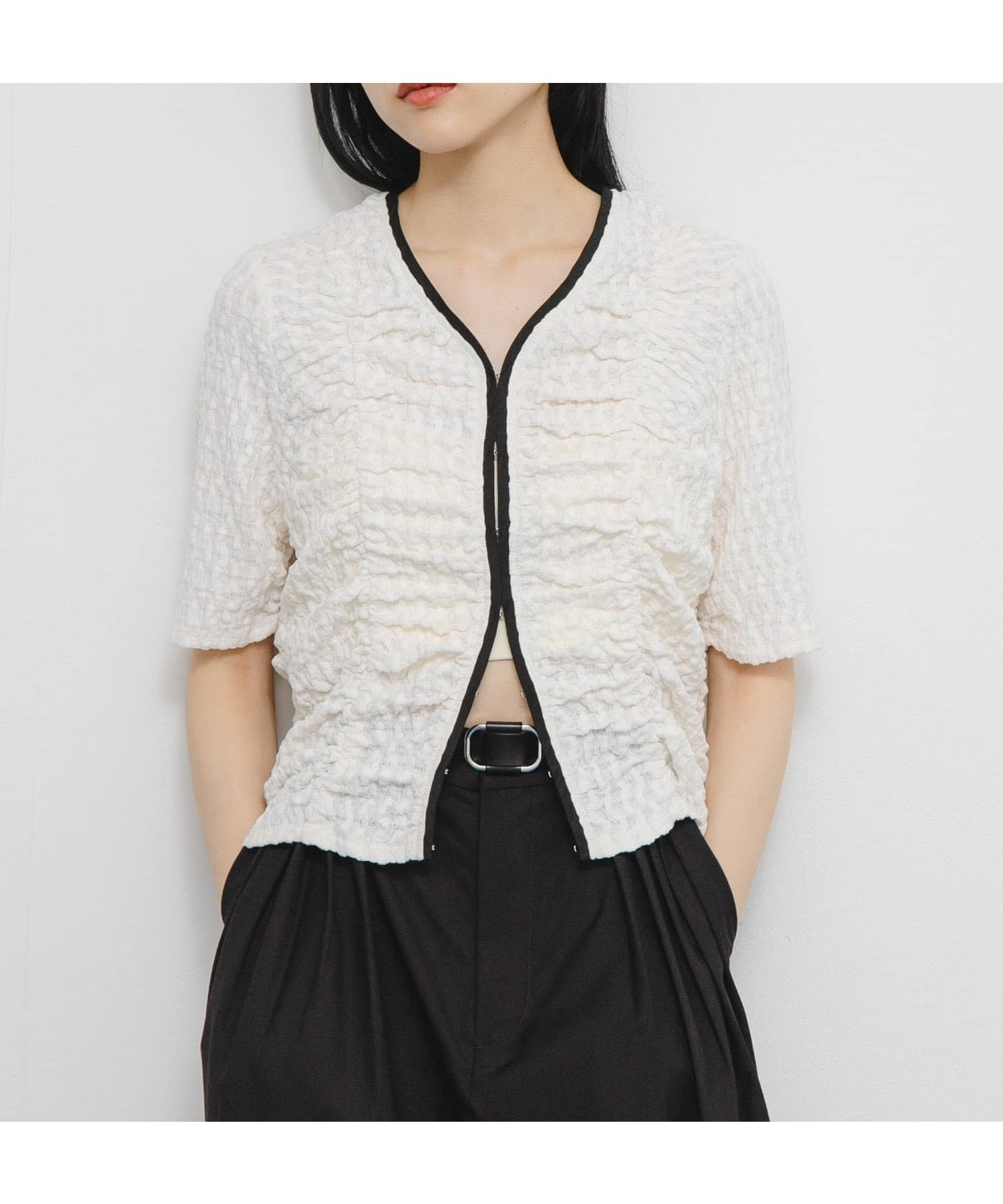 【ケービーエフ/KBF / URBAN RESEARCH】のシャーリングホックトップス インテリア・キッズ・メンズ・レディースファッション・服の通販 founy(ファニー) 　ファッション　Fashion　レディースファッション　Fashion for Women　トップス・カットソー　Cut & Sew Tops　2025年　2025　2025-2026秋冬・A/W　Autumn/Winter 2025–26 AW25–26　冬　Winter / This Winter　フロント　Front, Front Design　A/W・秋冬　Autumn/Winter　羽織　Haori, Light Jacket　IVORY|ID: prp329100004776989 ipo3291000000034632346