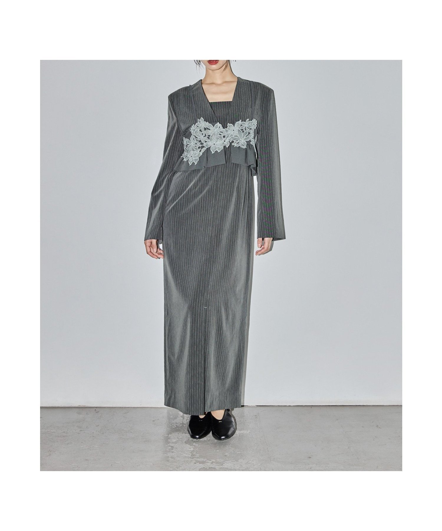 【ビーフラット/bflat】のピンストライプテーラードビスチェドレス 2点セット パーティードレス インテリア・キッズ・メンズ・レディースファッション・服の通販 founy(ファニー) 　ファッション　Fashion　レディースファッション　Fashion for Women　トップス・カットソー　Cut & Sew Tops　ビスチェ　Bustiers & Corset Tops / Layered Bustier Style　ワンピース　Dresses　フォーマル・パーティードレス・結婚式用ドレス　Elegant & Casual Dresses　エレガント 上品　Elegant　シェイプ　Shape, Slim Fit　ストライプ　Stripe, Striped Pattern　スリット　Slit, Slit Detail　ドレス　Dress, One-Piece　ビスチェ　Bustier, Corset Top　フラワー　Flower, Floral　フロント　Front, Front Design　レース　Lace, Lace Fabric　おすすめ　Recommended / Our Picks　結婚式　Wedding　披露宴　Wedding Reception　二次会　After Party　グレー|ID: prp329100004777010 ipo3291000000034632606