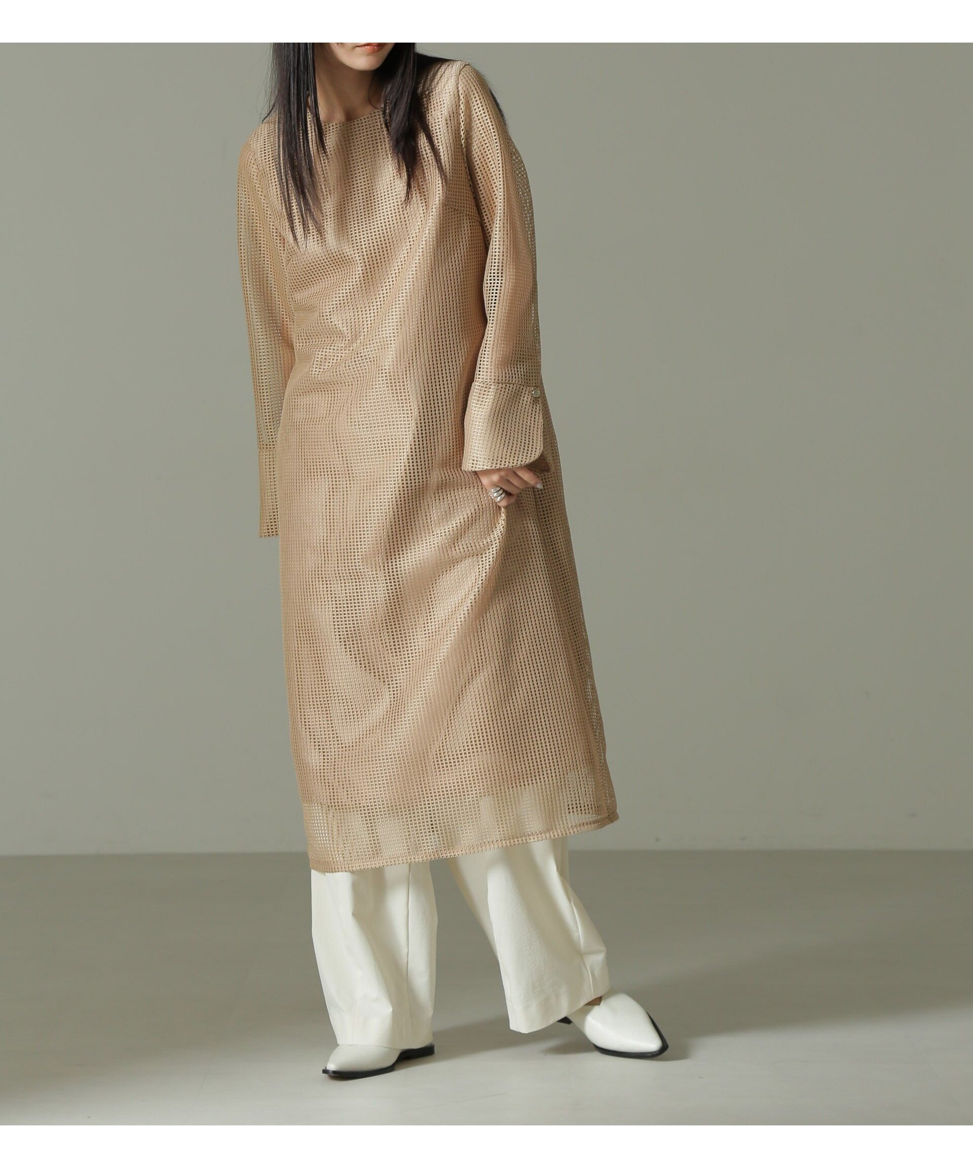 【ナノ ユニバース/nano universe】のスクエアレースワンピース インテリア・キッズ・メンズ・レディースファッション・服の通販 founy(ファニー) ファッション Fashion レディースファッション Fashion for Women ワンピース Dresses アクセサリー Fashion Accessories ウォッシャブル Machine Washable エレガント 上品 Elegant オケージョン Occasion Wear カフス Cuff Design シューズ Shoes, Footwear シンプル Simple, Minimal スクエア Square, Square Shape スリット Slit, Slit Detail レース Lace, Lace Fabric アウトレット Outlet / Clearance 2025年 2025 2025春夏・S/S Spring/Summer 2025 SS25 ベージュ|ID: prp329100004777041 ipo3291000000034633171