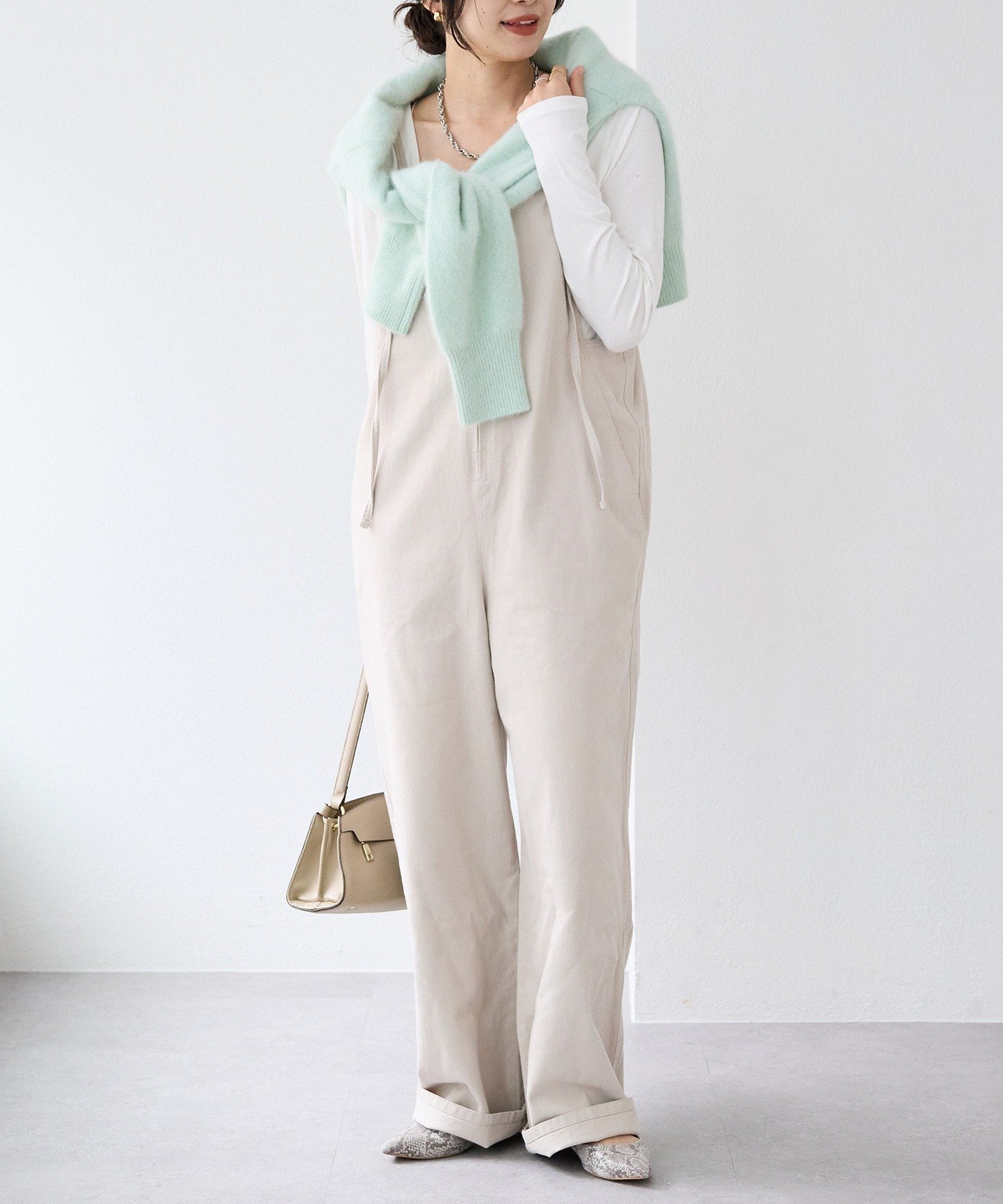 【リヴドロワ/RIVE DROITE】の【シーズン問わず使える】デニムサロペット インテリア・キッズ・メンズ・レディースファッション・服の通販 founy(ファニー) 　ファッション　Fashion　レディースファッション　Fashion for Women　ワンピース　Dresses　サロペット&オールインワン　Dungarees & Jumpsuit Styles　サロペット　Overalls, Salopette　ストレート　Straight, Straight Cut　デニム　Denim, Jeans Material　フロント　Front, Front Design　ポケット　Pocket, Pocket Detail　ラップ　Wrap, Wrap Design　再入荷　Restock / Back in Stock　おすすめ　Recommended / Our Picks　グレージュ|ID: prp329100004777079 ipo3291000000035082149