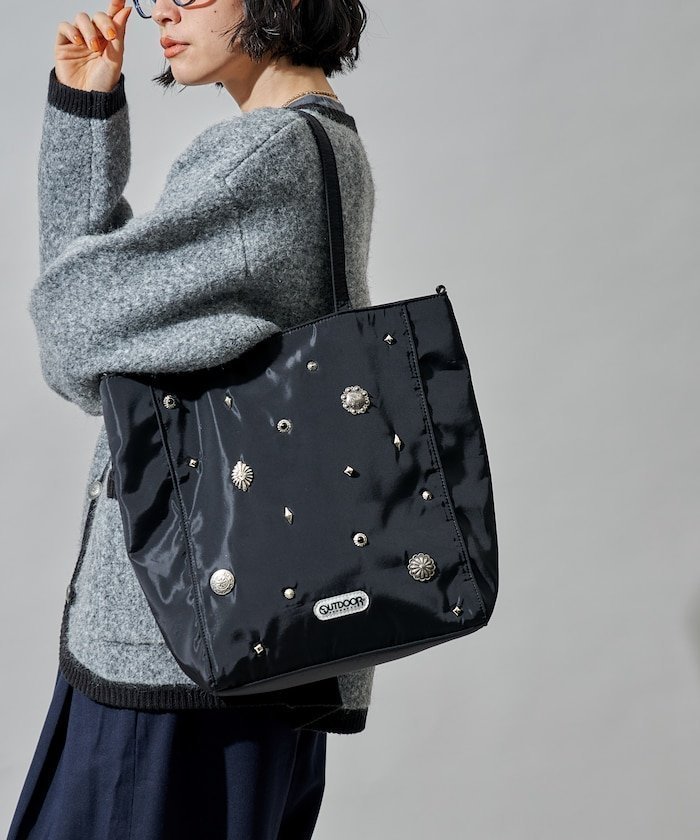 【フリークスストア/FREAK'S STORE】の別注 2WAY コンチョトートバッグ/A4サイズトートバッグ 25AW インテリア・キッズ・メンズ・レディースファッション・服の通販 founy(ファニー) 　ファッション　Fashion　レディースファッション　Fashion for Women　バッグ　Bags　2025年　2025　2025-2026秋冬・A/W　Autumn/Winter 2025–26 AW25–26　冬　Winter / This Winter　おすすめ　Recommended / Our Picks　スペシャル　Special, Limited Edition　バランス　Balance, Style Balance　ポケット　Pocket, Pocket Detail　ラップ　Wrap, Wrap Design　別注　Limited Edition, Custom Order　A/W・秋冬　Autumn/Winter　ビジネス 仕事 通勤　Business / Work / Commuting　ブラック|ID: prp329100004777109 ipo3291000000034634479