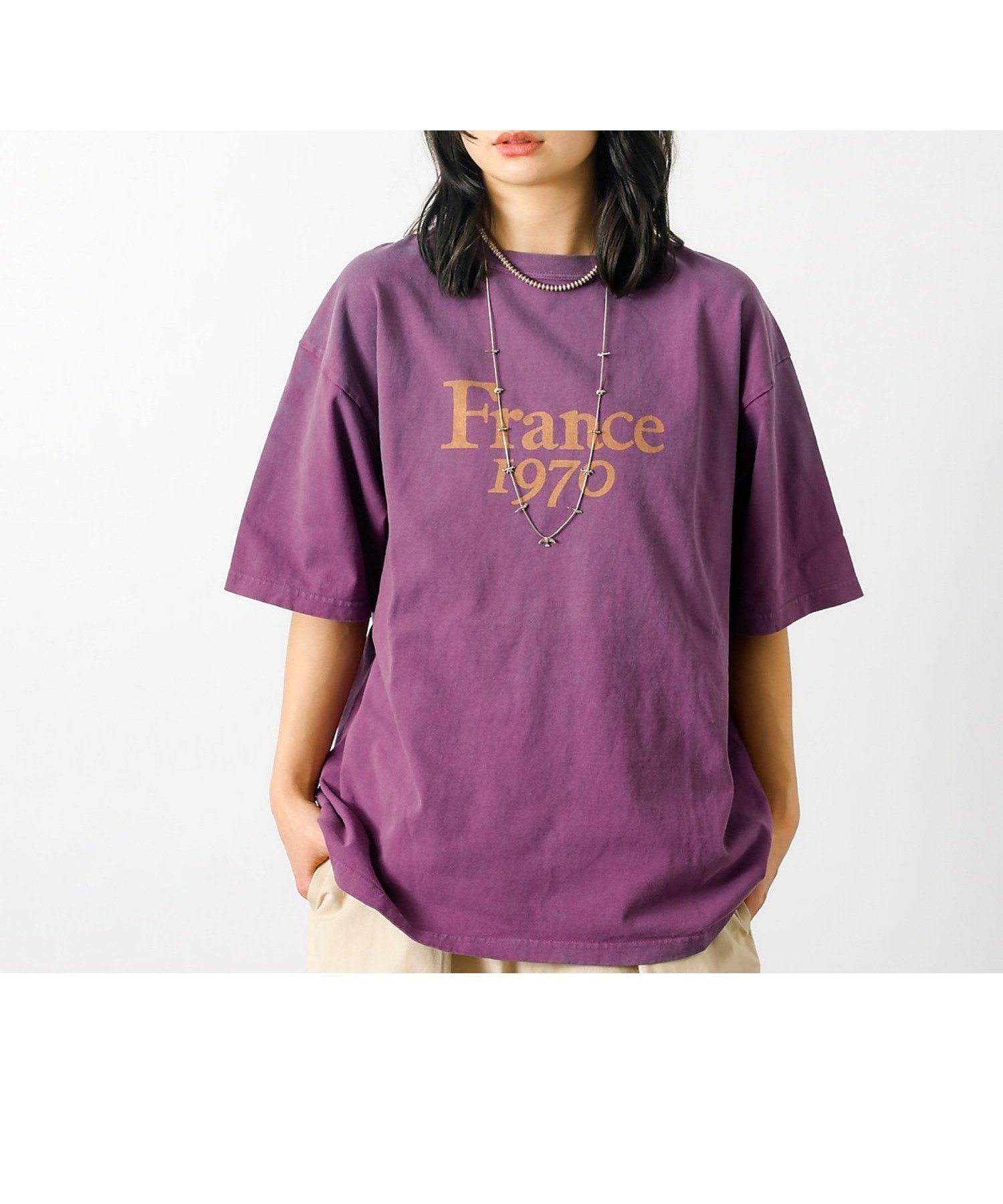 【ルージュヴィフラクレ/Rouge vif la cle】の【REMI RELIEF / レミレリーフ】ロゴTシャツ / SP加工14/天竺 インテリア・キッズ・メンズ・レディースファッション・服の通販 founy(ファニー) 　ファッション　Fashion　レディースファッション　Fashion for Women　トップス・カットソー　Cut & Sew Tops　シャツ・ブラウス・オフィスカジュアル　Elegant Blouses & Button-Ups　ロングTシャツ・Tシャツ　Longline T-Shirts & Tees　ヴィンテージ　Vintage Style　スウェット / スエット　Sweatshirt, Sweatwear　スペシャル　Special, Limited Edition　ダメージ　Distressed, Destroyed　デニム　Denim, Jeans Material　フェミニン　Feminine, Girly　プリント　Print, Printed Pattern　ランダム　Random, Irregular　日本製　Made In Japan　2025年　2025　2025春夏・S/S　Spring/Summer 2025 SS25　エンジ|ID: prp329100004777647 ipo3291000000034642242