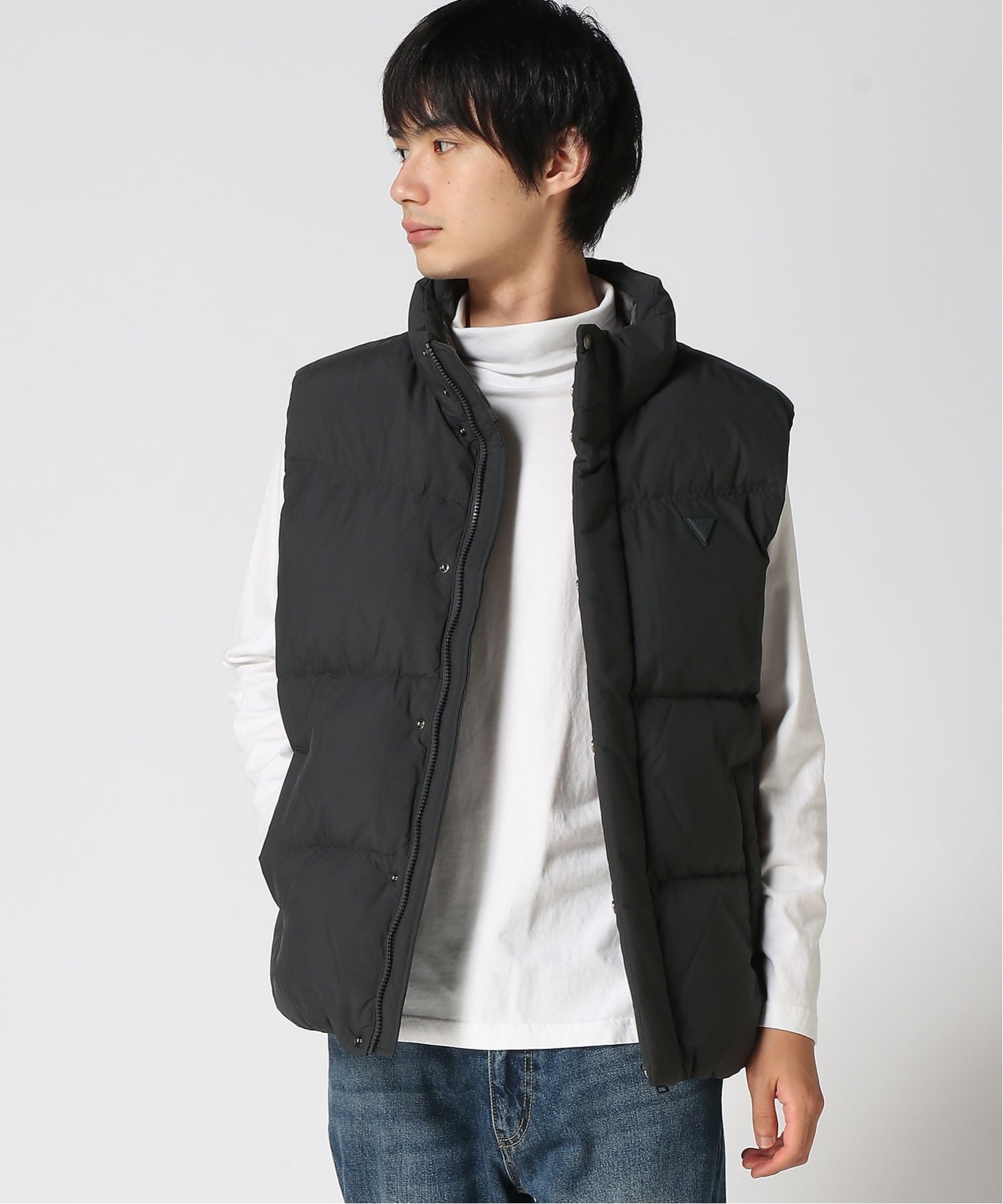 【ゲス/GUESS】のGUESS ダウンベスト UNI Down Vest インテリア・キッズ・メンズ・レディースファッション・服の通販 founy(ファニー) 　ファッション　Fashion　レディースファッション　Fashion for Women　アウター　Coat / Outerwear Collection　トップス・カットソー　Cut & Sew Tops　ベスト&ジレ / 重ね着スタイル　Vests & Gilets　スリーブ　Sleeve, Long Sleeve / Short Sleeve　ダウン　Down, Puffer　ベスト　Vest, Waistcoat　ベーシック　Basic, Essential　ビジネス 仕事 通勤　Business / Work / Commuting　グレー|ID: prp329100004777664 ipo3291000000034642403