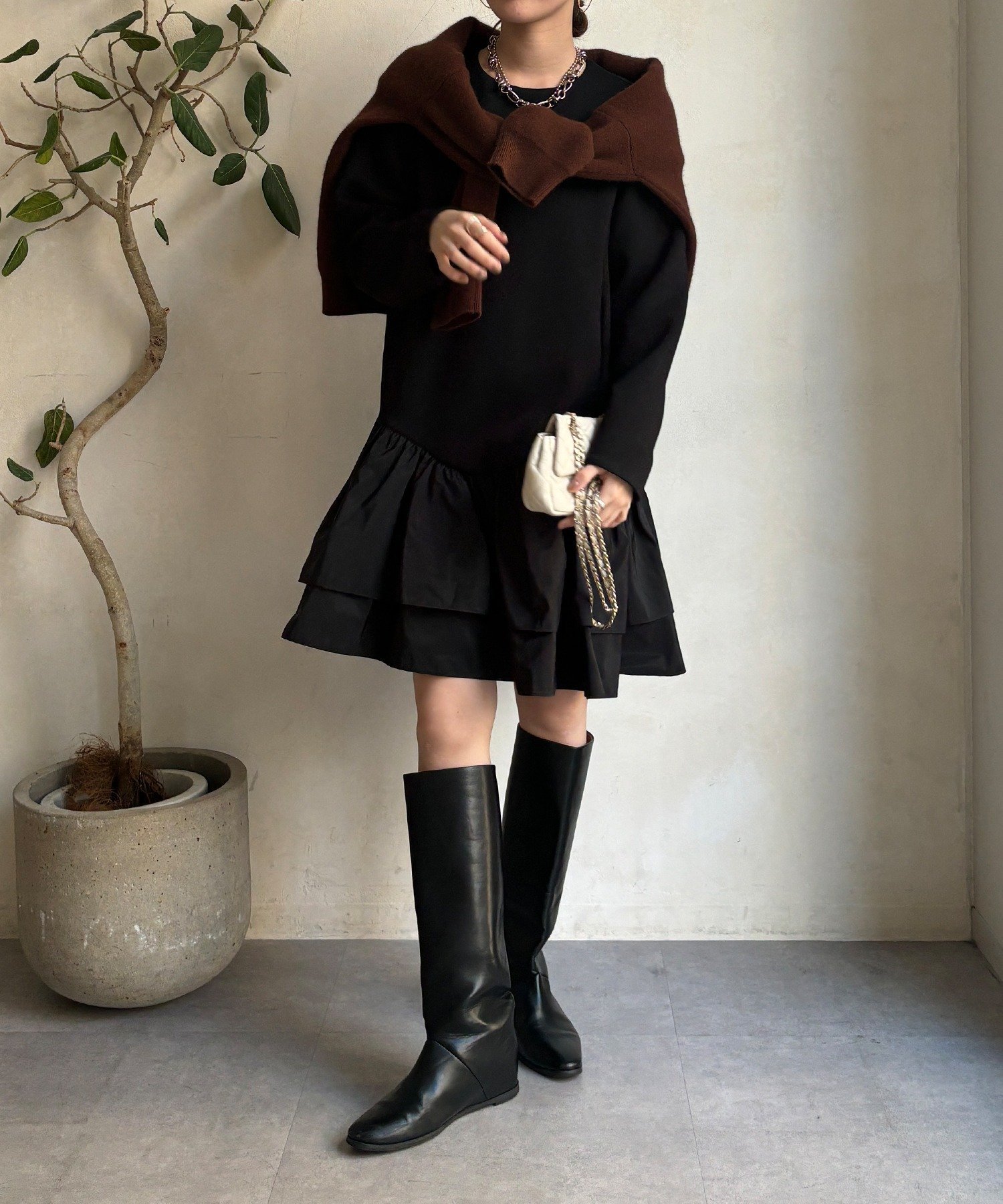 【ドゥドゥ/DouDou】の【完売カラー再追加!】裾フリル異素材切替ミニワンピース 人気、トレンドファッション・服の通販 founy(ファニー) ファッション Fashion レディースファッション Fashion for Women ワンピース Dresses 切替 Switching, Contrast Panel スマート Smart, Elegant トレンド Trend, Trending Now ドッキング Docking, Mixed Material フリル Frill, Ruffle A/W・秋冬 Autumn/Winter 冬 Winter / This Winter 再入荷 Restock / Back in Stock 2025年 2025 2025-2026秋冬・A/W Autumn/Winter 2025–26 AW25–26 other-1|ID: prp329100004777785 ipo3291000000034827475