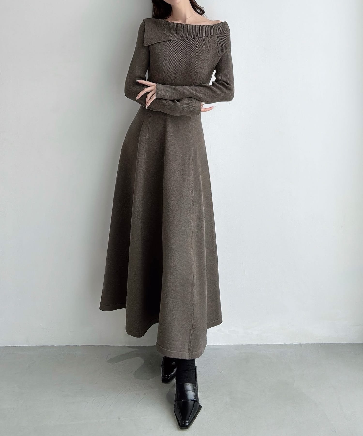 【ジュノア/JUNOAH】のMeiru オフショル風フレアニットワンピース インテリア・キッズ・メンズ・レディースファッション・服の通販 founy(ファニー) 　ファッション　Fashion　レディースファッション　Fashion for Women　ワンピース　Dresses　ニットワンピース　Knit Dresses　チャコール|ID: prp329100004777810 ipo3291000000034644553