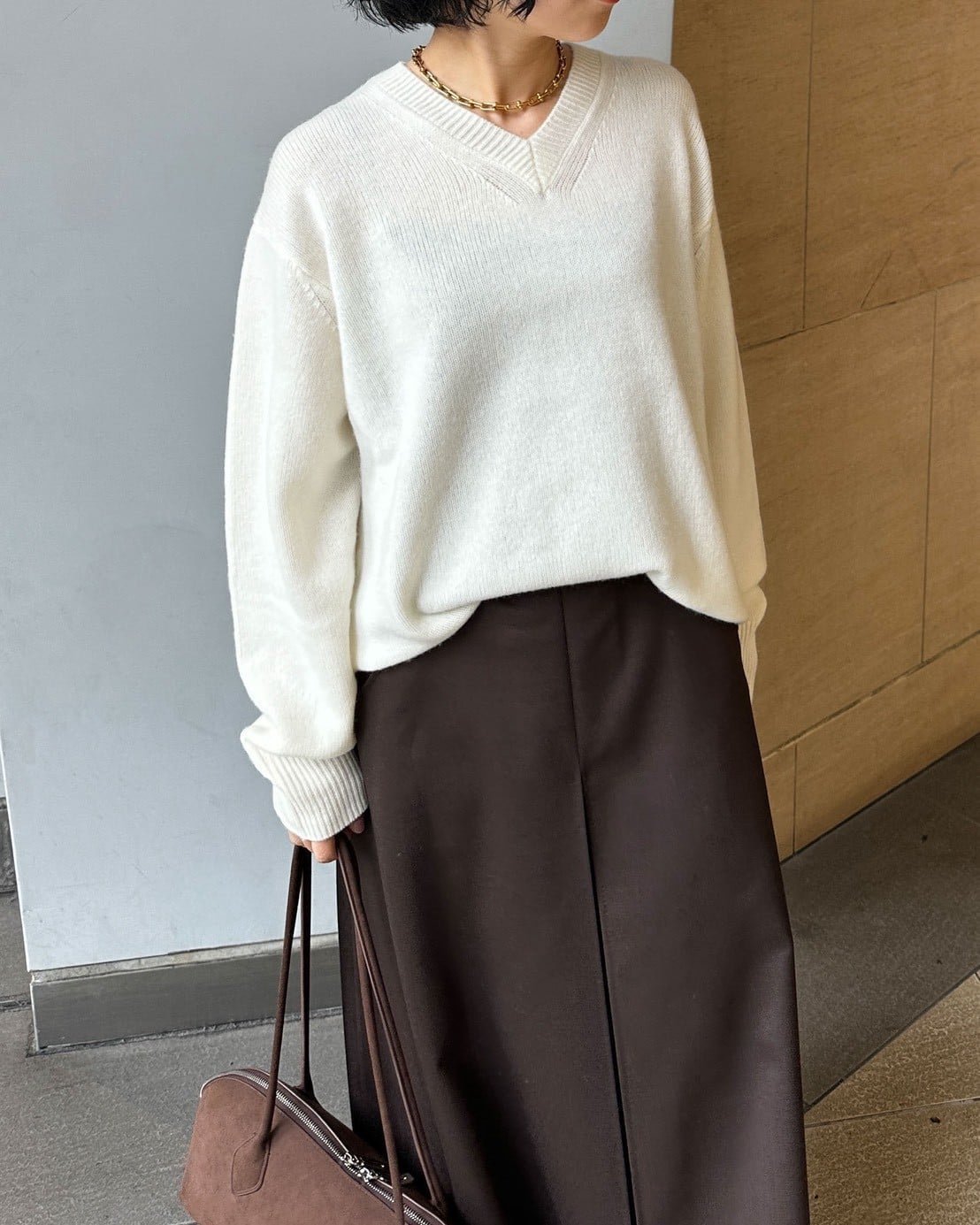 【ルシェル ブルー/LE CIEL BLEU】のVネックニットプルオーバー / V-Neck Knit Pullover インテリア・キッズ・メンズ・レディースファッション・服の通販 founy(ファニー) ファッション Fashion レディースファッション Fashion for Women トップス・カットソー Cut & Sew Tops ニット Knit Tops & Sweaters カジュアルプルオーバー・ニットトップス Pullovers & Knit Tops / Casual Pullovers Vネックトップス V-Neck Tops / V-Cut Neckline Shirts シンプル Simple, Minimal ベーシック Basic, Essential オフホワイト|ID: prp329100004778316 ipo3291000000034905788