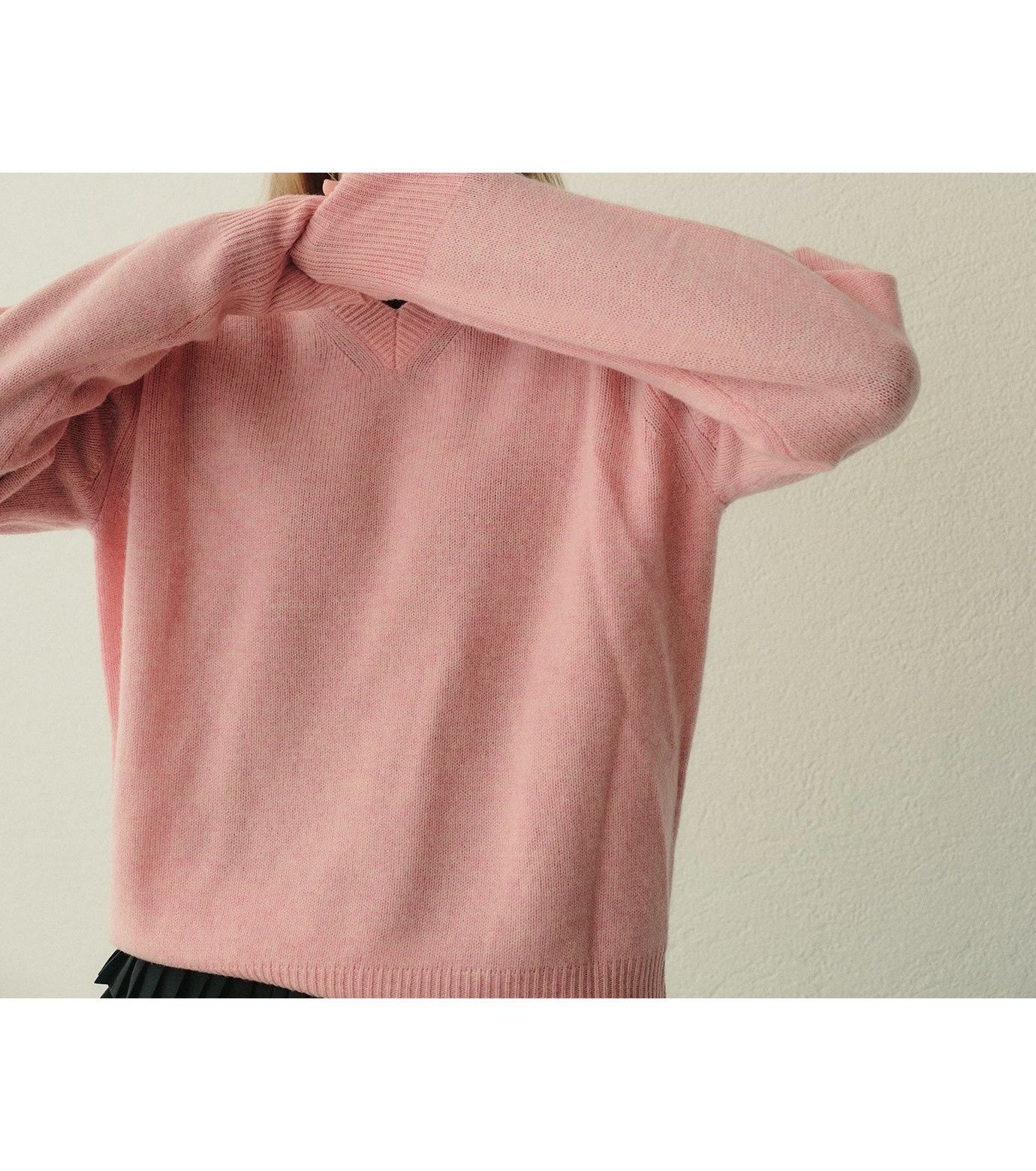 【ルシェル ブルー/LE CIEL BLEU】のVネックニットプルオーバー / V-Neck Knit Pullover インテリア・キッズ・メンズ・レディースファッション・服の通販 founy(ファニー) ファッション Fashion レディースファッション Fashion for Women トップス・カットソー Cut & Sew Tops ニット Knit Tops & Sweaters カジュアルプルオーバー・ニットトップス Pullovers & Knit Tops / Casual Pullovers Vネックトップス V-Neck Tops / V-Cut Neckline Shirts シンプル Simple, Minimal ベーシック Basic, Essential ピンク|ID: prp329100004778316 ipo3291000000034905791