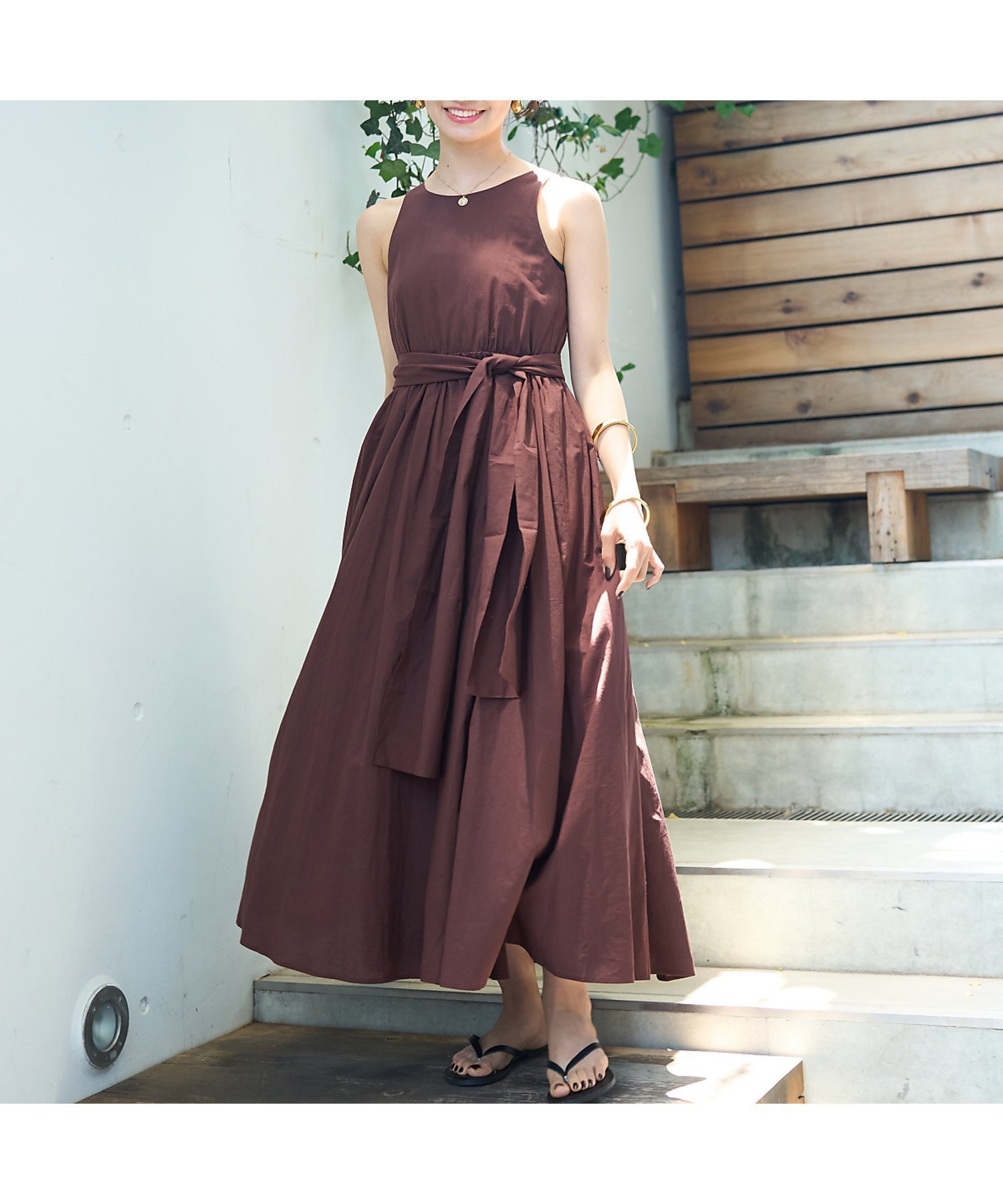 【ルージュヴィフラクレ/Rouge vif la cle】の【一部店舗限定】コットンローンノースリーブリボンワンピース インテリア・キッズ・メンズ・レディースファッション・服の通販 founy(ファニー) 　ファッション　Fashion　レディースファッション　Fashion for Women　ワンピース　Dresses　キャップ　Cap, Baseball Cap　サンダル　Sandals, Summer Shoes　スニーカー　Sneakers, Trainers　ビーチ　Beach, Seaside　フィット　Fit, Slim Fit　リゾート　Resort, Vacation Style　リボン　Ribbon, Bow　ロング　Long, Long-Length　夏　Summer　ブラウン|ID: prp329100004778460 ipo3291000000034652337