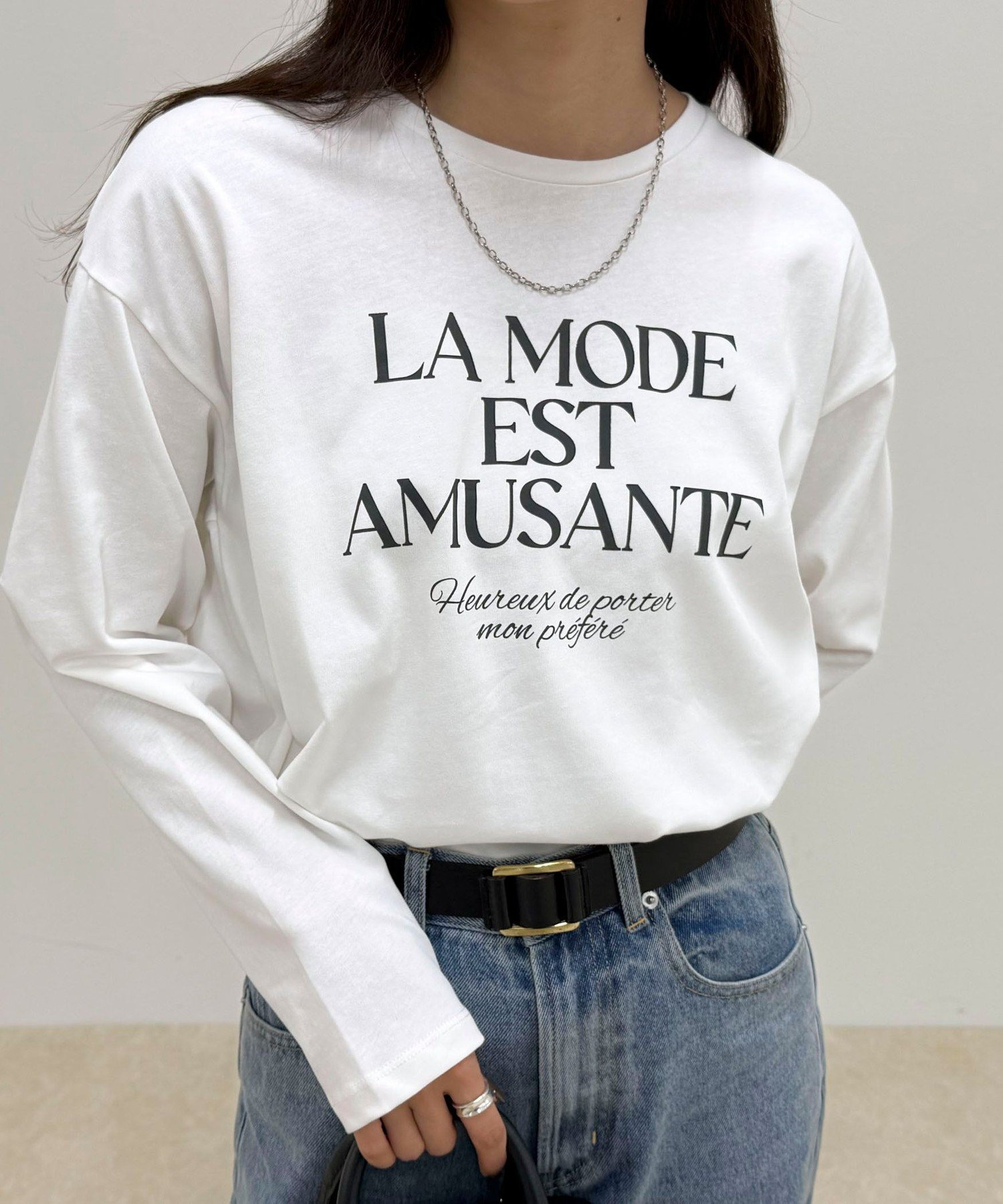 【フレディ&グロスター/FREDY&GLOSTER】のロゴプリントロンTシャツ インテリア・キッズ・メンズ・レディースファッション・服の通販 founy(ファニー) 　ファッション　Fashion　レディースファッション　Fashion for Women　トップス・カットソー　Cut & Sew Tops　シャツ・ブラウス・オフィスカジュアル　Elegant Blouses & Button-Ups　ロングTシャツ・Tシャツ　Longline T-Shirts & Tees　秋　Autumn　カーディガン　Cardigan, Knitwear　ジャケット　Jacket, Outerwear　バランス　Balance, Style Balance　フロント　Front, Front Design　プリント　Print, Printed Pattern　ベーシック　Basic, Essential　おすすめ　Recommended / Our Picks　2025年　2025　2025-2026秋冬・A/W　Autumn/Winter 2025–26 AW25–26　オフホワイト|ID: prp329100004778644 ipo3291000000035032570