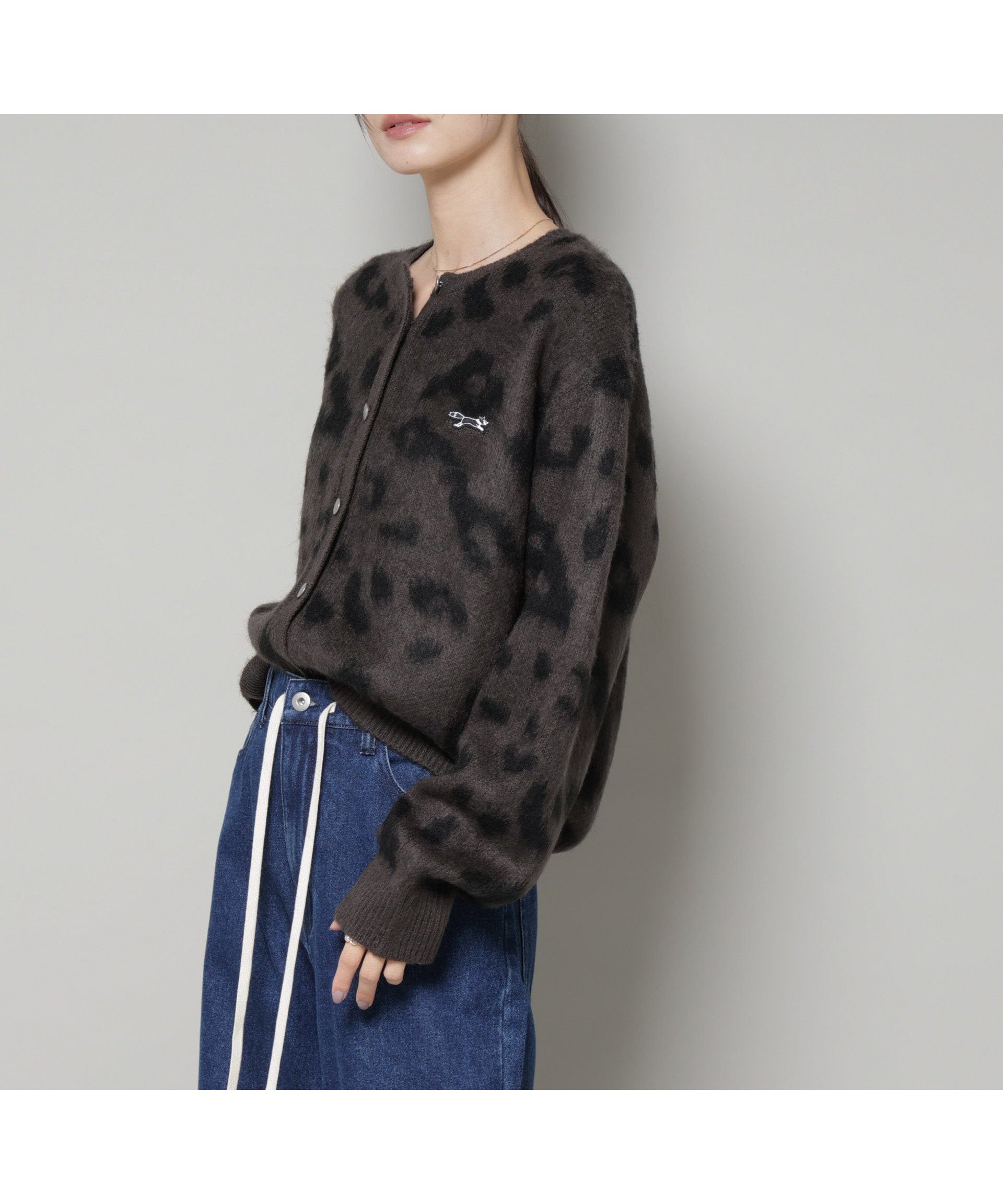 【ナノ ユニバース/nano universe】のPENNEYS別注TheFOXレオパードクルーカーディガン インテリア・キッズ・メンズ・レディースファッション・服の通販 founy(ファニー) ファッション Fashion レディースファッション Fashion for Women トップス・カットソー Cut & Sew Tops カーディガン・羽織り Layered Style Cardigans ウォッシャブル Machine Washable カーディガン Cardigan, Knitwear トレンド Trend, Trending Now 別注 Limited Edition, Custom Order モチーフ Motif, Design Theme レオパード Leopard, Animal Print ワンポイント One Point, Statement Accent アウトレット Outlet / Clearance 2025年 2025 2025-2026秋冬・A/W Autumn/Winter 2025–26 AW25–26 チャコール3|ID: prp329100004778756 ipo3291000000034656247
