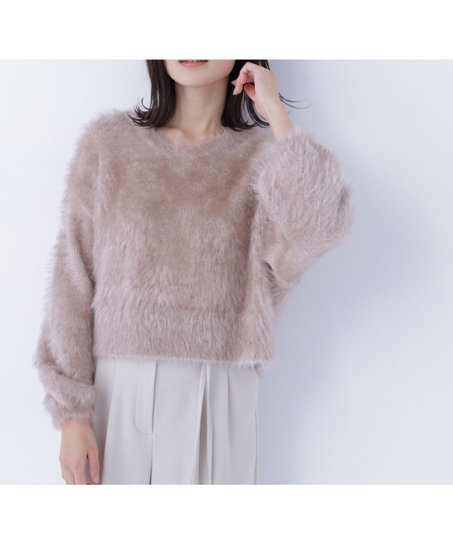 【ナチュラル ビューティー ベーシック/NATURAL BEAUTY BASIC】のヘアリーラメニットシリーズ Vネックニット インテリア・キッズ・メンズ・レディースファッション・服の通販 founy(ファニー) ファッション Fashion レディースファッション Fashion for Women トップス・カットソー Cut & Sew Tops ニット Knit Tops & Sweaters Vネックトップス V-Neck Tops / V-Cut Neckline Shirts カーディガン Cardigan, Knitwear コンパクト Compact, Small Size ダウン Down, Puffer フェザー Feather, Feather Detail フェミニン Feminine, Girly フォルム Silhouette, Form ベージュ|ID: prp329100004778844 ipo3291000000034657239