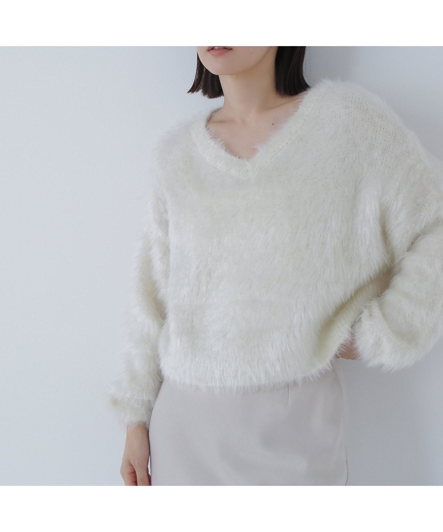 【ナチュラル ビューティー ベーシック/NATURAL BEAUTY BASIC】のヘアリーラメニットシリーズ Vネックニット インテリア・キッズ・メンズ・レディースファッション・服の通販 founy(ファニー) ファッション Fashion レディースファッション Fashion for Women トップス・カットソー Cut & Sew Tops ニット Knit Tops & Sweaters Vネックトップス V-Neck Tops / V-Cut Neckline Shirts カーディガン Cardigan, Knitwear コンパクト Compact, Small Size ダウン Down, Puffer フェザー Feather, Feather Detail フェミニン Feminine, Girly フォルム Silhouette, Form オフ1|ID: prp329100004778844 ipo3291000000034657240