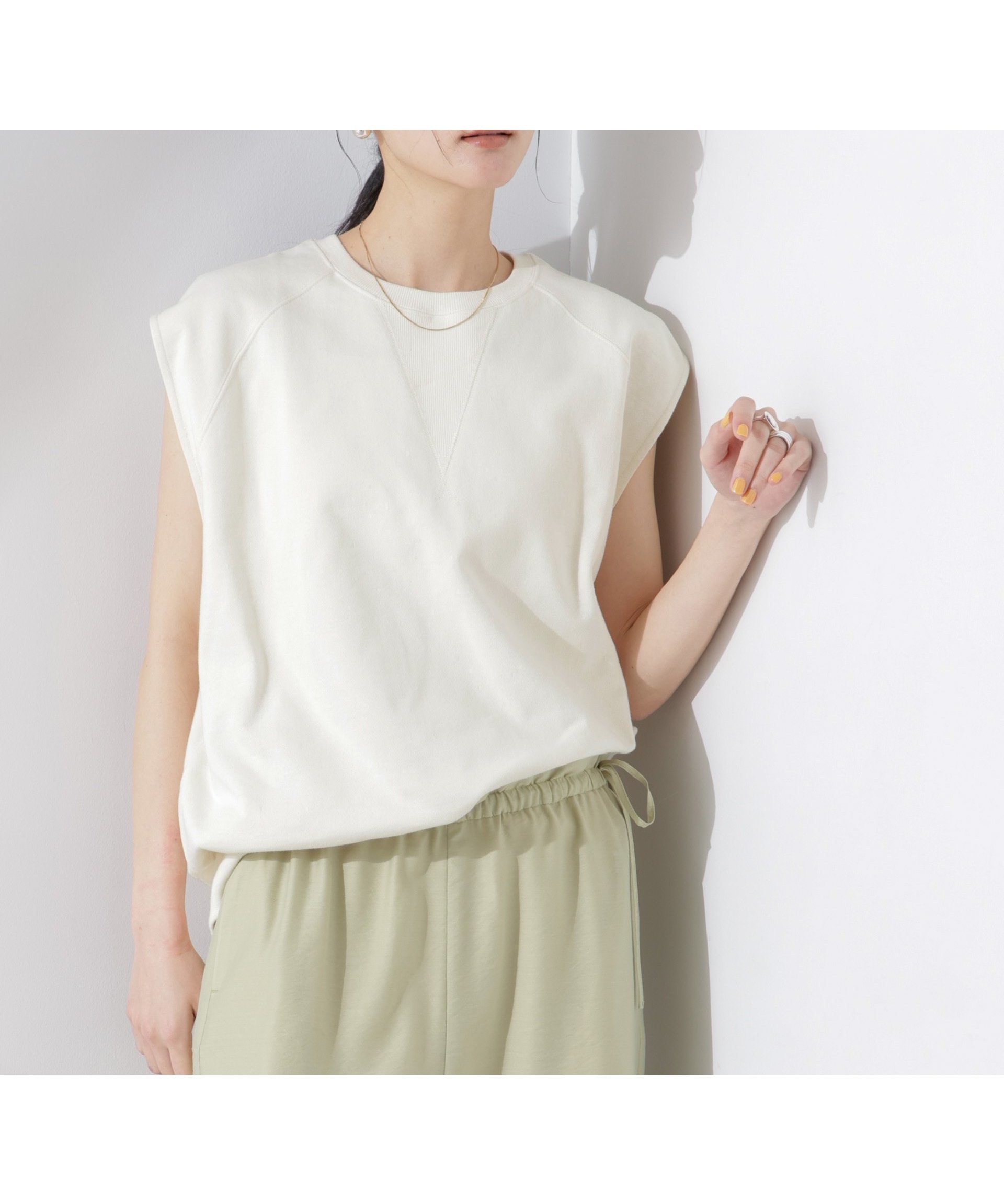 【ナノ ユニバース/nano universe】のノースリーブスウェットトップス 人気、トレンドファッション・服の通販 founy(ファニー) 　ファッション　Fashion　レディースファッション　Fashion for Women　トップス・カットソー　Cut & Sew Tops　キャミソール&ノースリーブ　Camisoles & Sleeveless Tops　レディースパーカー・カジュアルフーディー　Casual Hoodies & Sweatshirts　スウェット・クルーネックトップス　Sweatshirts & Crewnecks / Relaxed Fit Sweat Tops　吸水　Absorbent, Quick-Dry　シンプル　Simple, Minimal　スポーティ　Sporty, Casual Athletic　フォルム　Silhouette, Form　ベーシック　Basic, Essential　リネン　Linen, Linen Fabric　リラックス　Relax, Relaxed Fit　おすすめ　Recommended / Our Picks　夏　Summer　2025年　2025　2025春夏・S/S　Spring/Summer 2025 SS25　 other-1|ID: prp329100004779079 ipo3291000000034660453