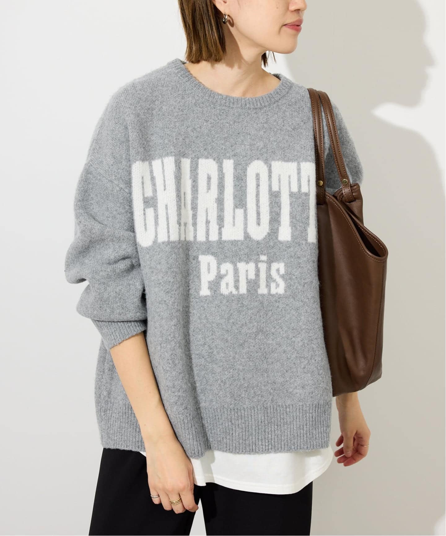 【スローブ イエナ/SLOBE IENA】のCHARLOTTE ロゴニット インテリア・キッズ・メンズ・レディースファッション・服の通販 founy(ファニー) ファッション Fashion レディースファッション Fashion for Women トップス・カットソー Cut & Sew Tops ニット Knit Tops & Sweaters 2025年 2025 2025-2026秋冬・A/W Autumn/Winter 2025–26 AW25–26 ウォッシャブル Machine Washable スラックス Slacks, Dress Pants デニム Denim, Jeans Material ベーシック Basic, Essential レース Lace, Lace Fabric グレーA|ID: prp329100004779443 ipo3291000000035143286