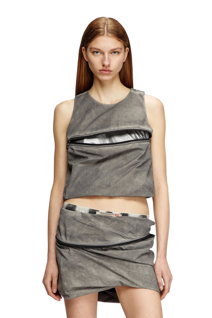 【ディーゼル/DIESEL】のウィメンズ ノースリーブトップ T-ORIGIN インテリア・キッズ・メンズ・レディースファッション・服の通販 founy(ファニー) https://founy.com/ ファッション Fashion レディースファッション Fashion for Women トップス・カットソー Cut & Sew Tops キャミソール&ノースリーブ Camisoles & Sleeveless Tops ドローストリング Drawstring, Pull Cord ノースリーブ Sleeveless, No-Sleeve フィット Fit, Slim Fit フロント Front, Front Design ポケット Pocket, Pocket Detail ポーチ Pouch, Small Case ユーズド Used, Vintage-Look レギュラー Regular, Standard Fit |ID: prp329100004779693 ipo3291000000034668969