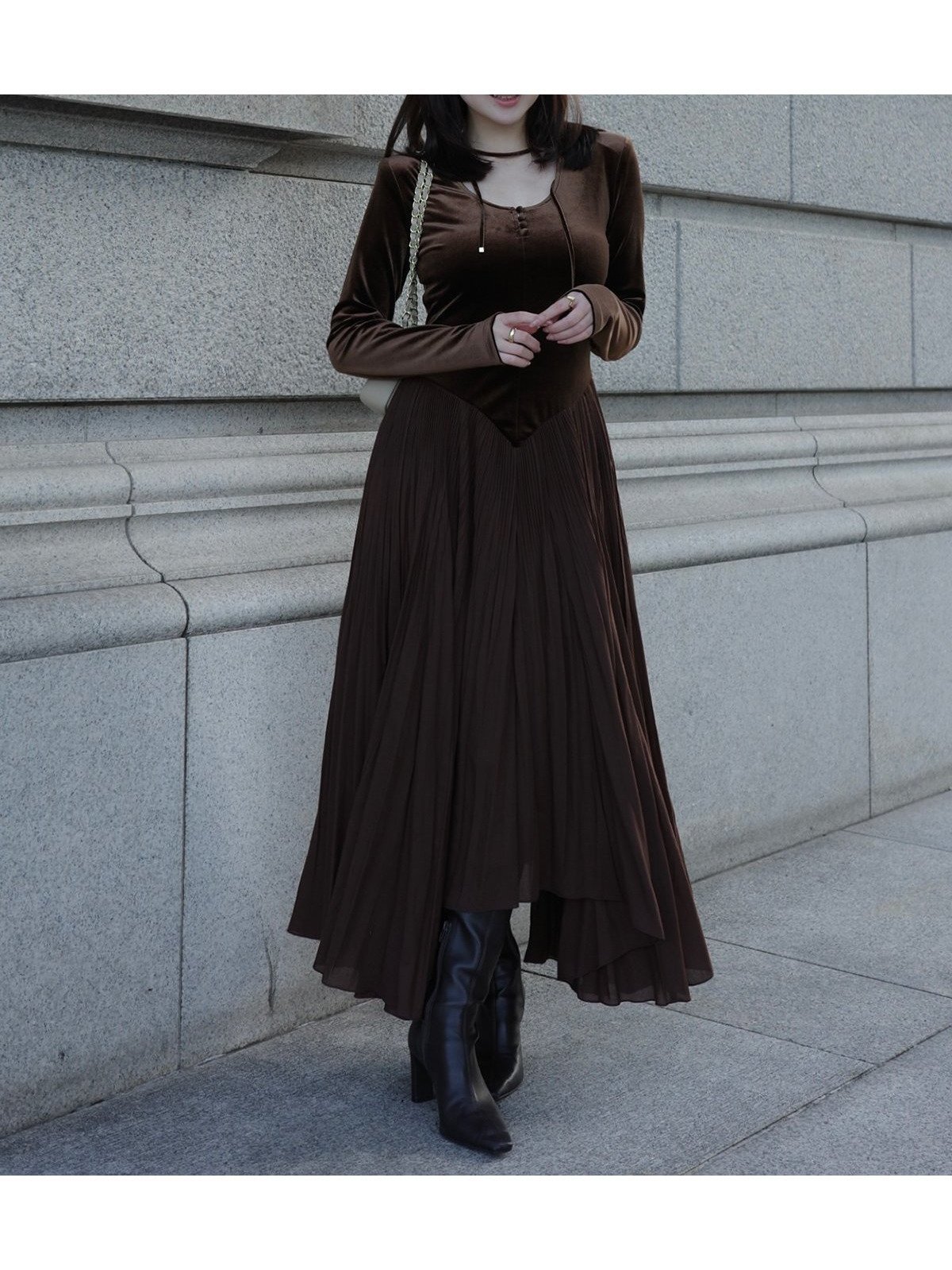 【アニュアンス/anuans】のベロアシフォンドッキングワンピース インテリア・キッズ・メンズ・レディースファッション・服の通販 founy(ファニー) ファッション Fashion レディースファッション Fashion for Women ワンピース Dresses シフォン Chiffon, Lightweight Fabric スーツ Suit, Formalwear ドッキング Docking, Mixed Material プリーツ Pleats, Pleated ベロア Velour, Soft Velvet BROWN|ID: prp329100004780379 ipo3291000000034679842