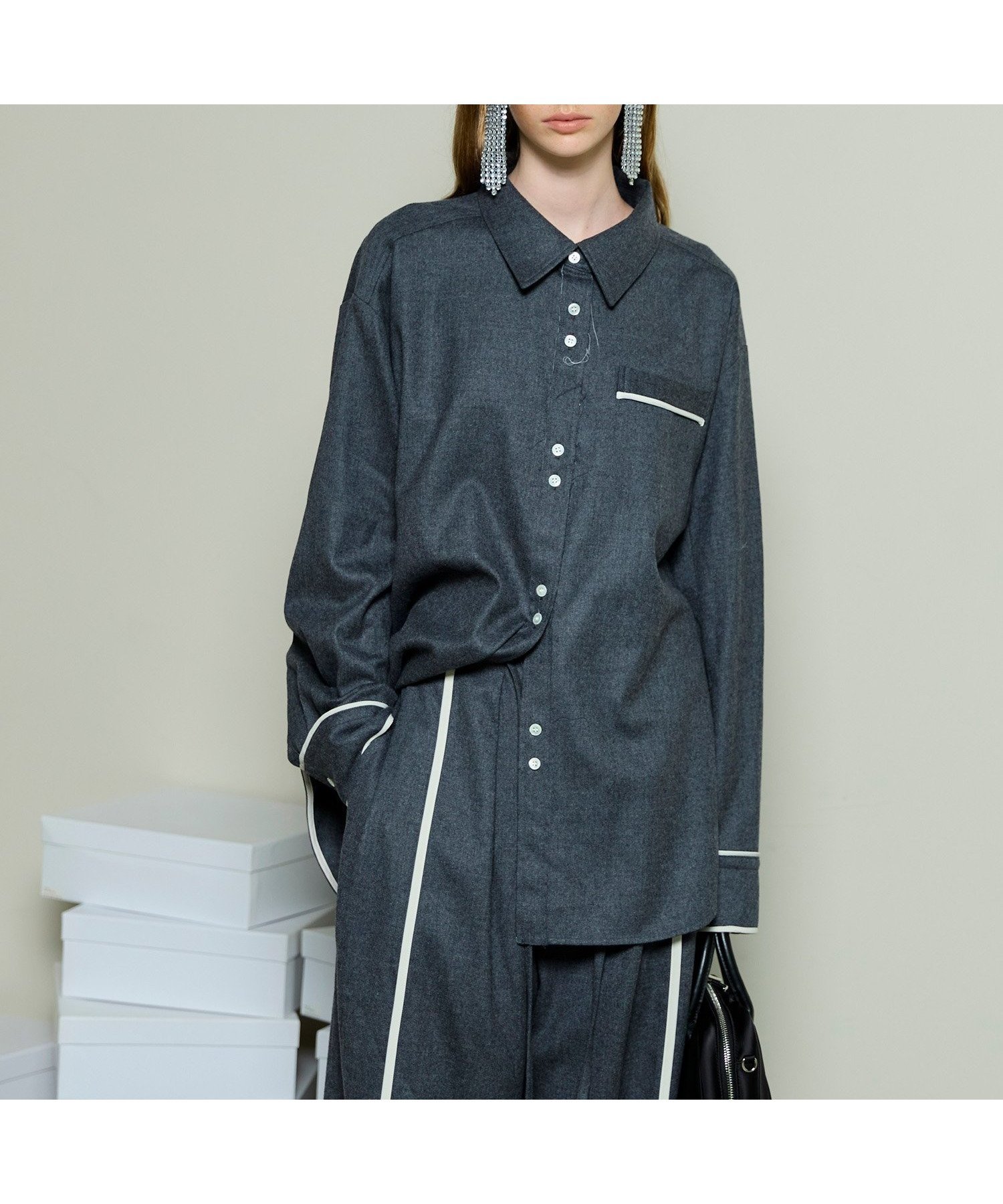 【メゾンスペシャル/MAISON SPECIAL】のサキソニーシャツ インテリア・キッズ・メンズ・レディースファッション・服の通販 founy(ファニー) 　ファッション　Fashion　レディースファッション　Fashion for Women　トップス・カットソー　Cut & Sew Tops　シャツ・ブラウス・オフィスカジュアル　Elegant Blouses & Button-Ups　シェイプ　Shape, Slim Fit　シンプル　Simple, Minimal　ストレッチ　Stretch, Stretchy Fabric　スリット　Slit, Slit Detail　パイピング　Piping, Trim Design　フロント　Front, Front Design　GRY|ID: prp329100004780465 ipo3291000000034681400