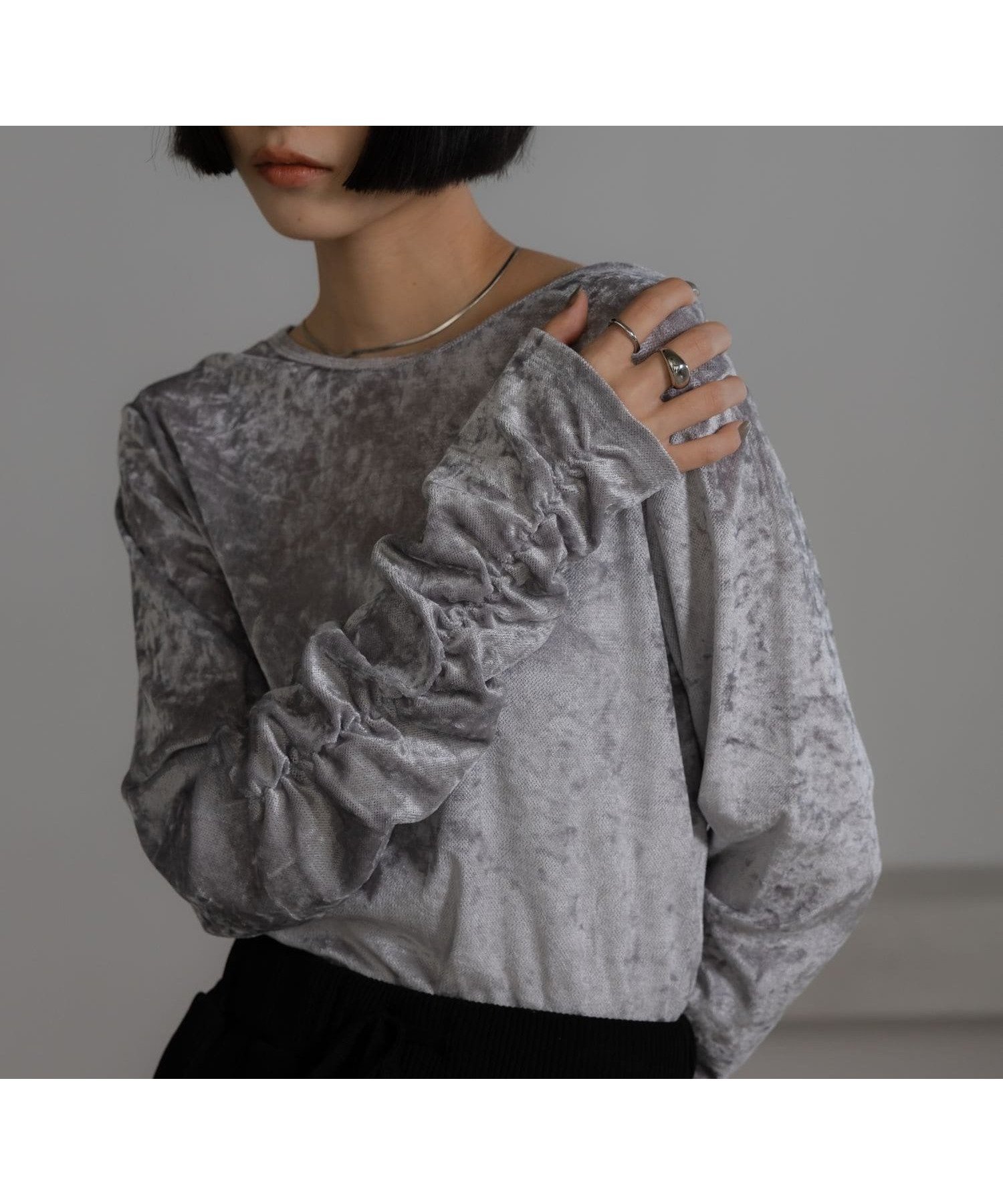 【ローリーズファーム/LOWRYS FARM】のベロアドットLS インテリア・キッズ・メンズ・レディースファッション・服の通販 founy(ファニー) ファッション Fashion レディースファッション Fashion for Women トップス・カットソー Cut & Sew Tops ベロアトップス Velour Tops / Velvet-Look Items インナー Innerwear シンプル Simple, Minimal ジャケット Jacket, Outerwear ドット Polka Dot, Dot Pattern ビジュー Bijou, Jewel-like Accent ベロア Velour, Soft Velvet ライトグレー/無地|ID: prp329100004780965 ipo3291000000034872593